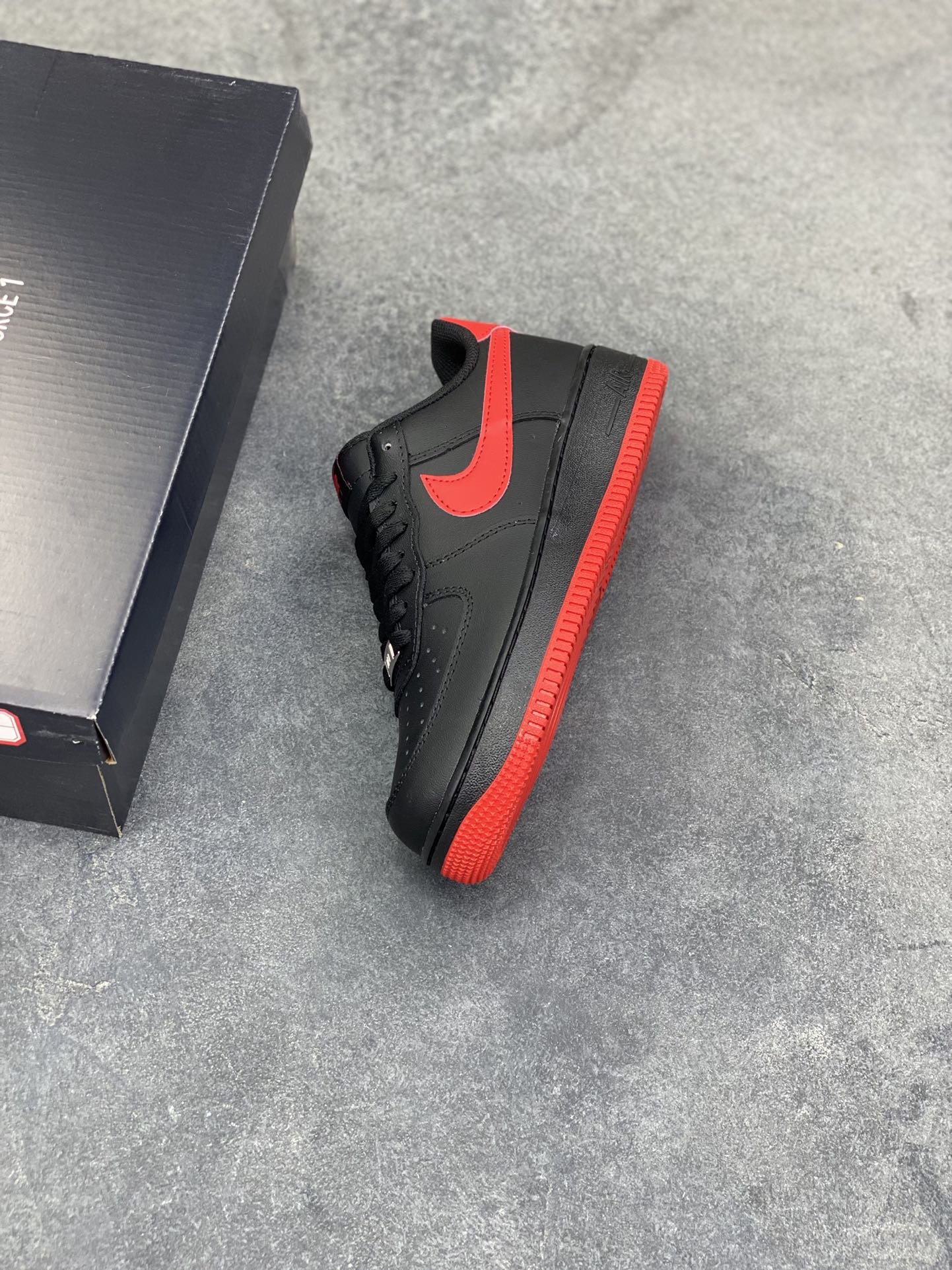 图片[7]-NIke Air Force 1 ‘07 Low 空军一号低帮 运动鞋 休闲鞋 折边针车 工艺难度大 原楦头原纸板 原装鞋盒 定制五金配件 内置全掌气垫 原厂鞋底 货号：FJ4146-002 尺码：36 36.5 37.5 38 38.5 39 40 40.5 41 42 42.5 43 44 44.5 45-选品中心