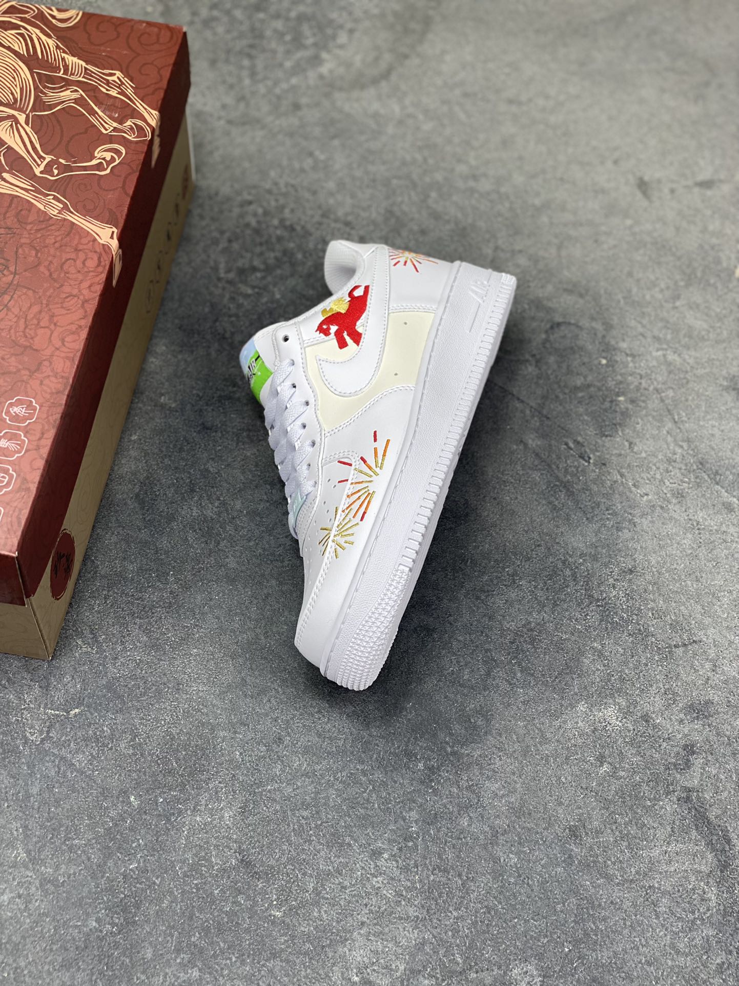 图片[7]-NIke Air Force 1 ‘07 Low 空军一号低帮 运动鞋 休闲鞋 折边针车 工艺难度大 原楦头原纸板 原装鞋盒 定制五金配件 内置全掌气垫 原厂鞋底 货号：IQ1133-111 尺码：36 36.5 37.5 38 38.5 39 40 40.5 41 42 42.5 43 44 44.5 45-选品中心