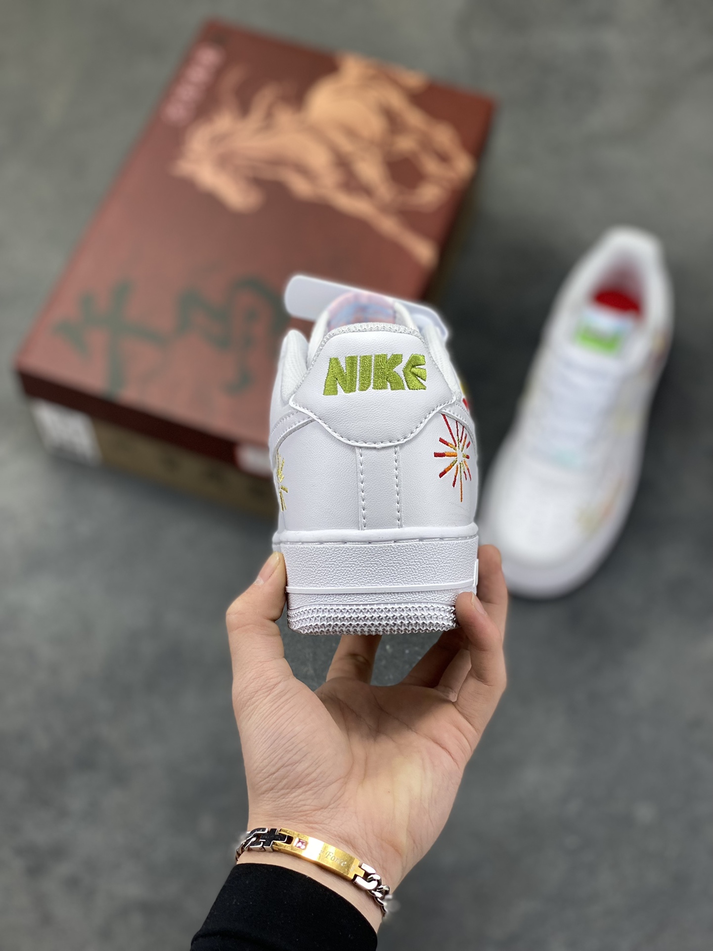 图片[4]-NIke Air Force 1 ‘07 Low 空军一号低帮 运动鞋 休闲鞋 折边针车 工艺难度大 原楦头原纸板 原装鞋盒 定制五金配件 内置全掌气垫 原厂鞋底 货号：IQ1133-111 尺码：36 36.5 37.5 38 38.5 39 40 40.5 41 42 42.5 43 44 44.5 45-选品中心
