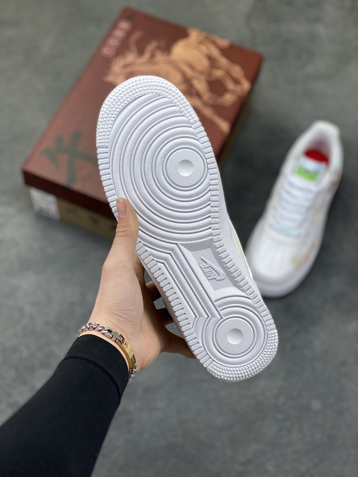 图片[5]-NIke Air Force 1 ‘07 Low 空军一号低帮 运动鞋 休闲鞋 折边针车 工艺难度大 原楦头原纸板 原装鞋盒 定制五金配件 内置全掌气垫 原厂鞋底 货号：IQ1133-111 尺码：36 36.5 37.5 38 38.5 39 40 40.5 41 42 42.5 43 44 44.5 45-选品中心