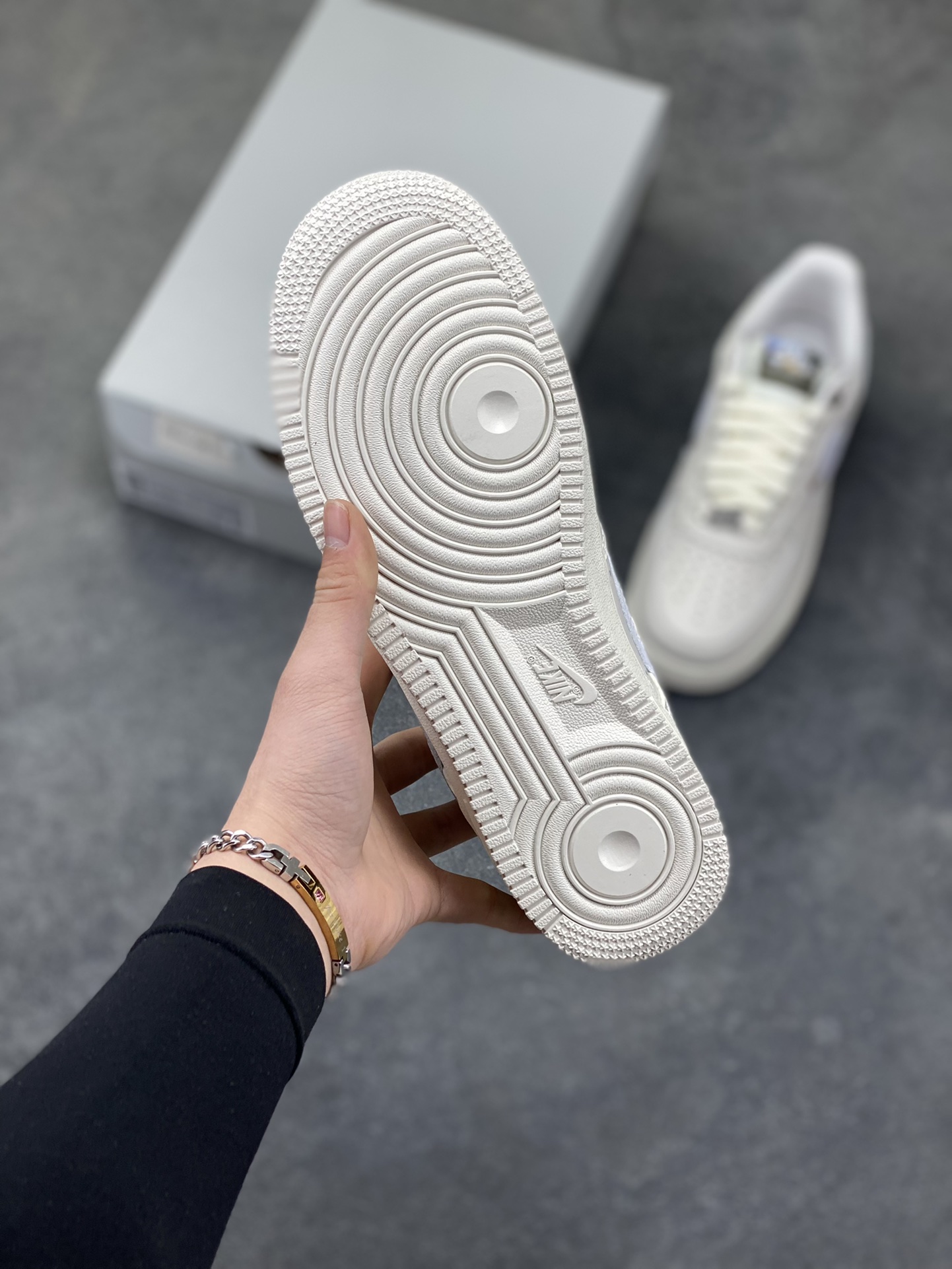 图片[5]-NIke Air Force 1 ‘07 Low 空军一号低帮 运动鞋 休闲鞋 折边针车 工艺难度大 原楦头原纸板 原装鞋盒 定制五金配件 内置全掌气垫 原厂鞋底 货号：IQ1119-011 尺码：36 36.5 37.5 38 38.5 39 40 40.5 41 42 42.5 43 44 44.5 45-选品中心