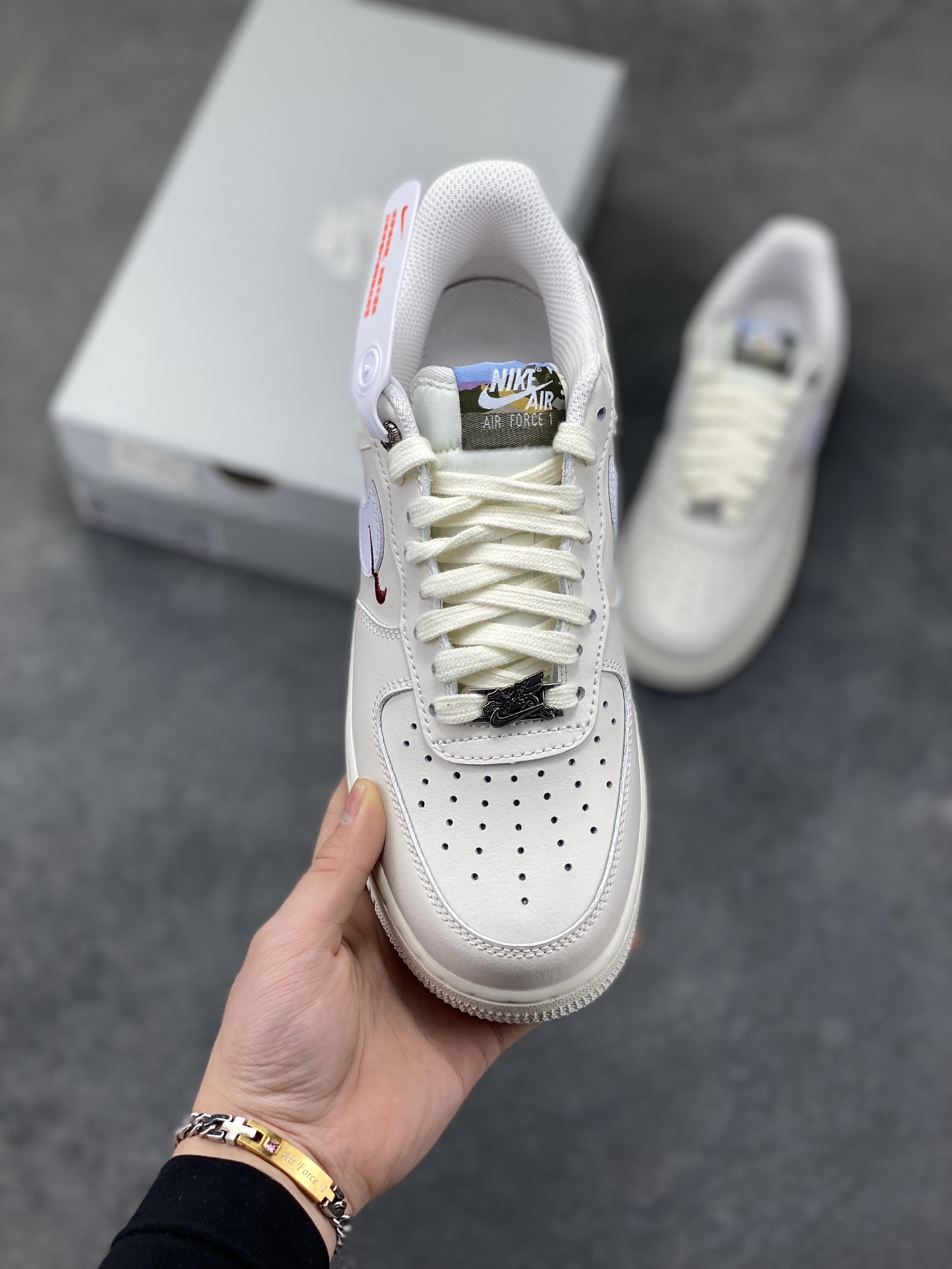 图片[2]-NIke Air Force 1 ‘07 Low 空军一号低帮 运动鞋 休闲鞋 折边针车 工艺难度大 原楦头原纸板 原装鞋盒 定制五金配件 内置全掌气垫 原厂鞋底 货号：IQ1119-011 尺码：36 36.5 37.5 38 38.5 39 40 40.5 41 42 42.5 43 44 44.5 45-选品中心