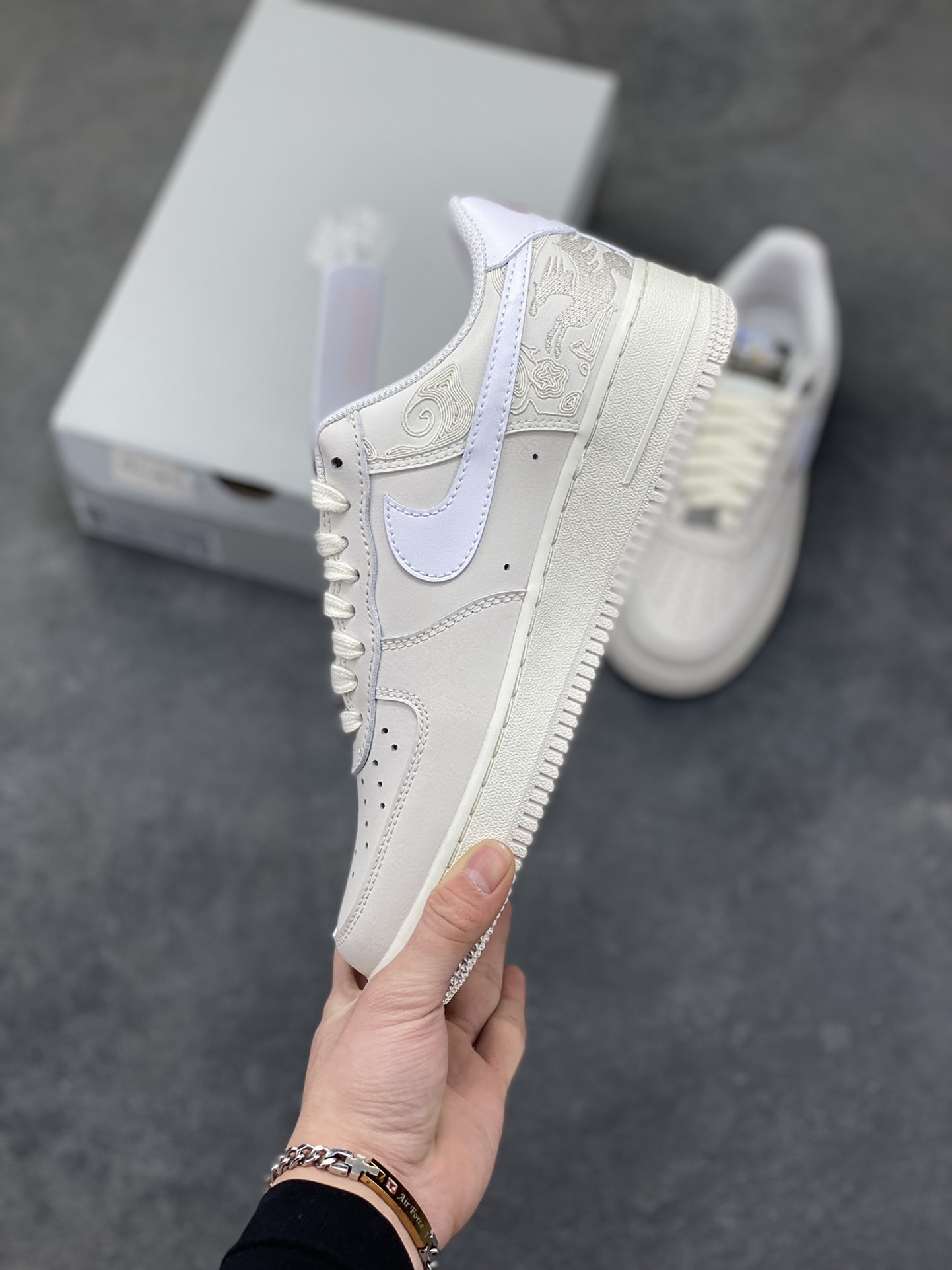 图片[3]-NIke Air Force 1 ‘07 Low 空军一号低帮 运动鞋 休闲鞋 折边针车 工艺难度大 原楦头原纸板 原装鞋盒 定制五金配件 内置全掌气垫 原厂鞋底 货号：IQ1119-011 尺码：36 36.5 37.5 38 38.5 39 40 40.5 41 42 42.5 43 44 44.5 45-选品中心