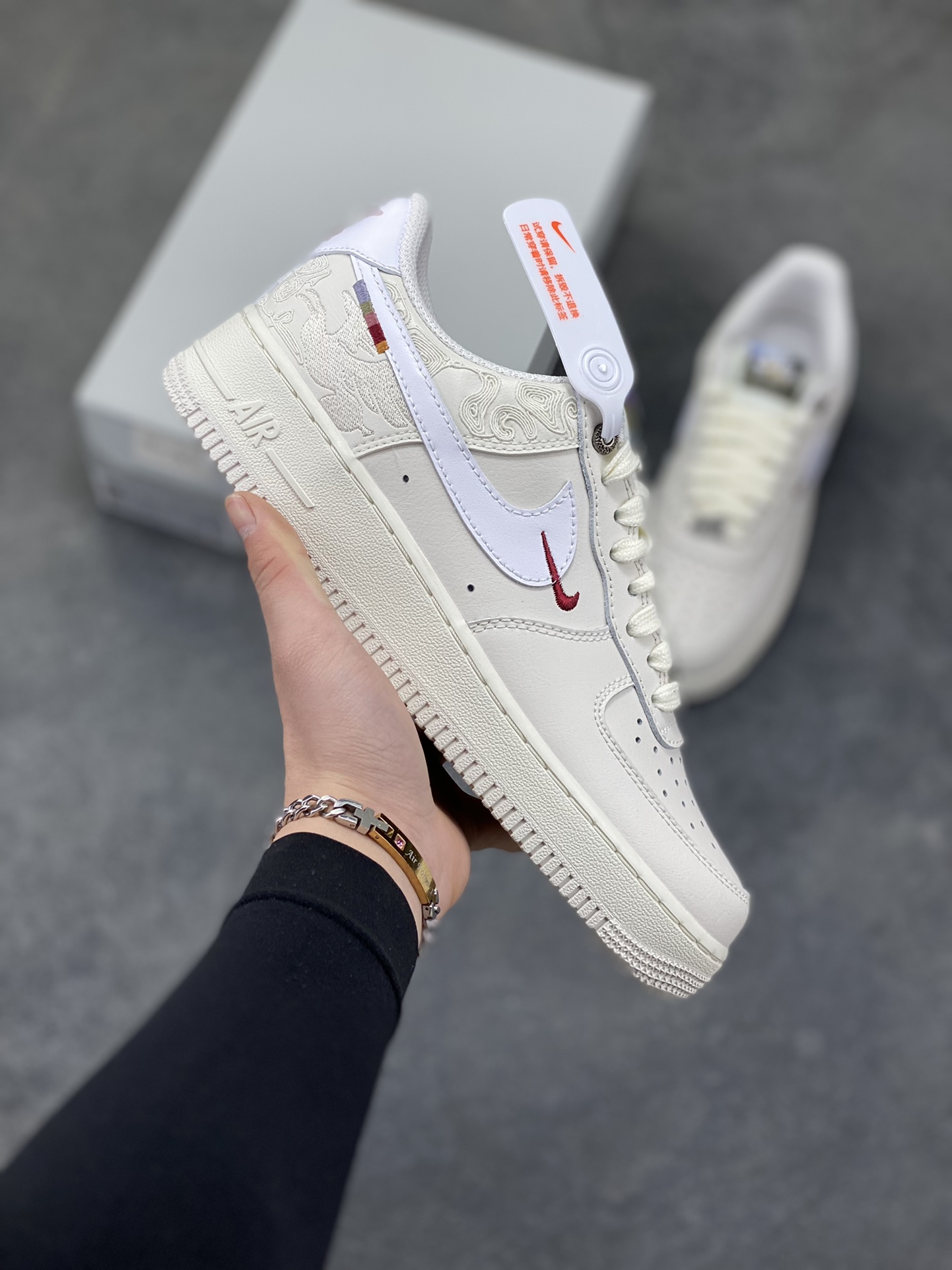 NIke Air Force 1 ‘07 Low 空军一号低帮 运动鞋 休闲鞋 折边针车 工艺难度大 原楦头原纸板 原装鞋盒 定制五金配件 内置全掌气垫 原厂鞋底 货号：IQ1119-011 尺码：36 36.5 37.5 38 38.5 39 40 40.5 41 42 42.5 43 44 44.5 45-选品中心