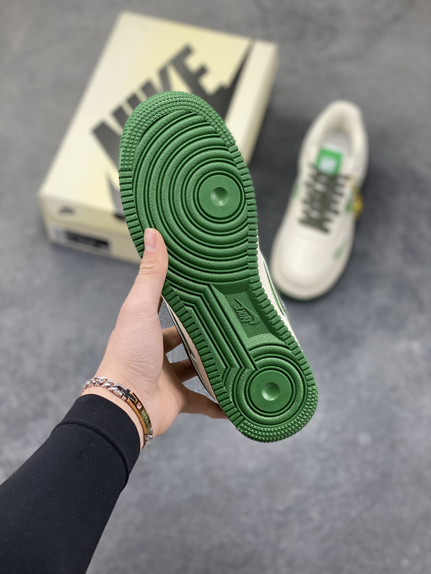 图片[5]-NIke Air Force 1 ‘07 Low 空军一号低帮 运动鞋 休闲鞋 折边针车 工艺难度大 原楦头原纸板 原装鞋盒 定制五金配件 内置全掌气垫 原厂鞋底 货号：XY2025-005 尺码：36 36.5 37.5 38 38.5 39 40 40.5 41 42 42.5 43 44 44.5 45-选品中心