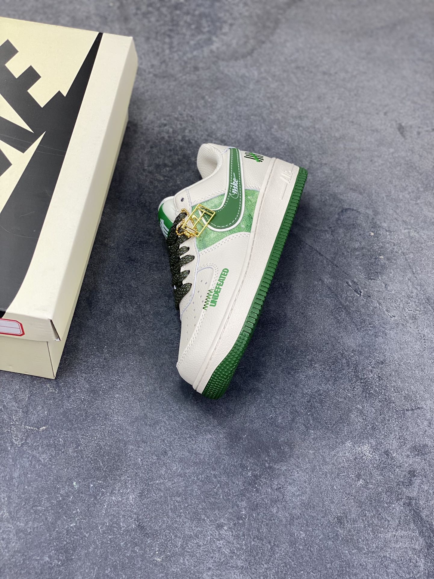 图片[7]-NIke Air Force 1 ‘07 Low 空军一号低帮 运动鞋 休闲鞋 折边针车 工艺难度大 原楦头原纸板 原装鞋盒 定制五金配件 内置全掌气垫 原厂鞋底 货号：XY2025-005 尺码：36 36.5 37.5 38 38.5 39 40 40.5 41 42 42.5 43 44 44.5 45-选品中心