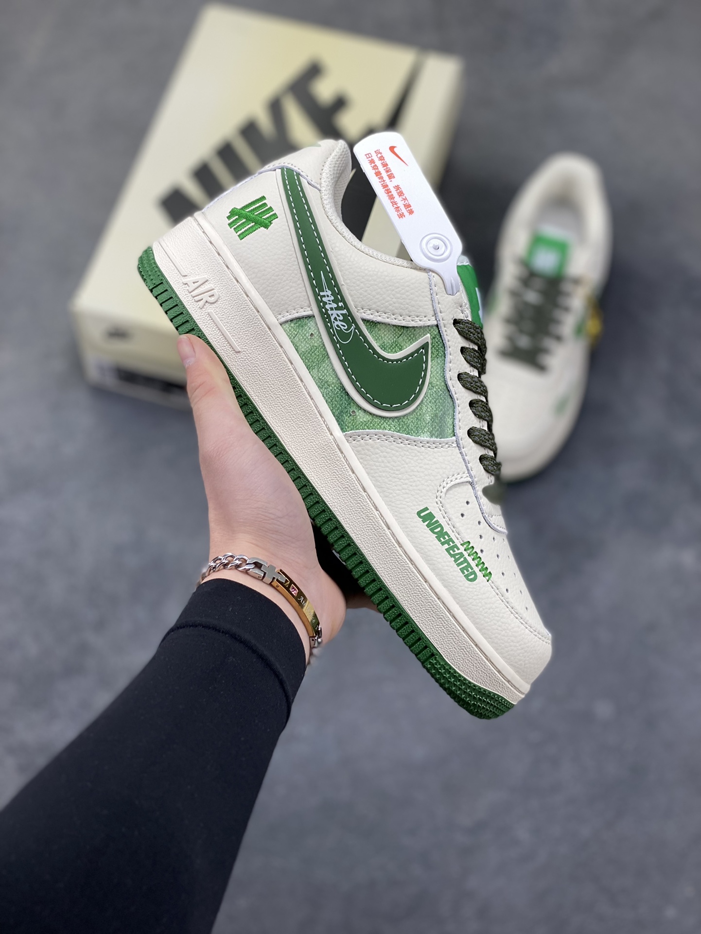 NIke Air Force 1 ‘07 Low 空军一号低帮 运动鞋 休闲鞋 折边针车 工艺难度大 原楦头原纸板 原装鞋盒 定制五金配件 内置全掌气垫 原厂鞋底 货号：XY2025-005 尺码：36 36.5 37.5 38 38.5 39 40 40.5 41 42 42.5 43 44 44.5 45-选品中心