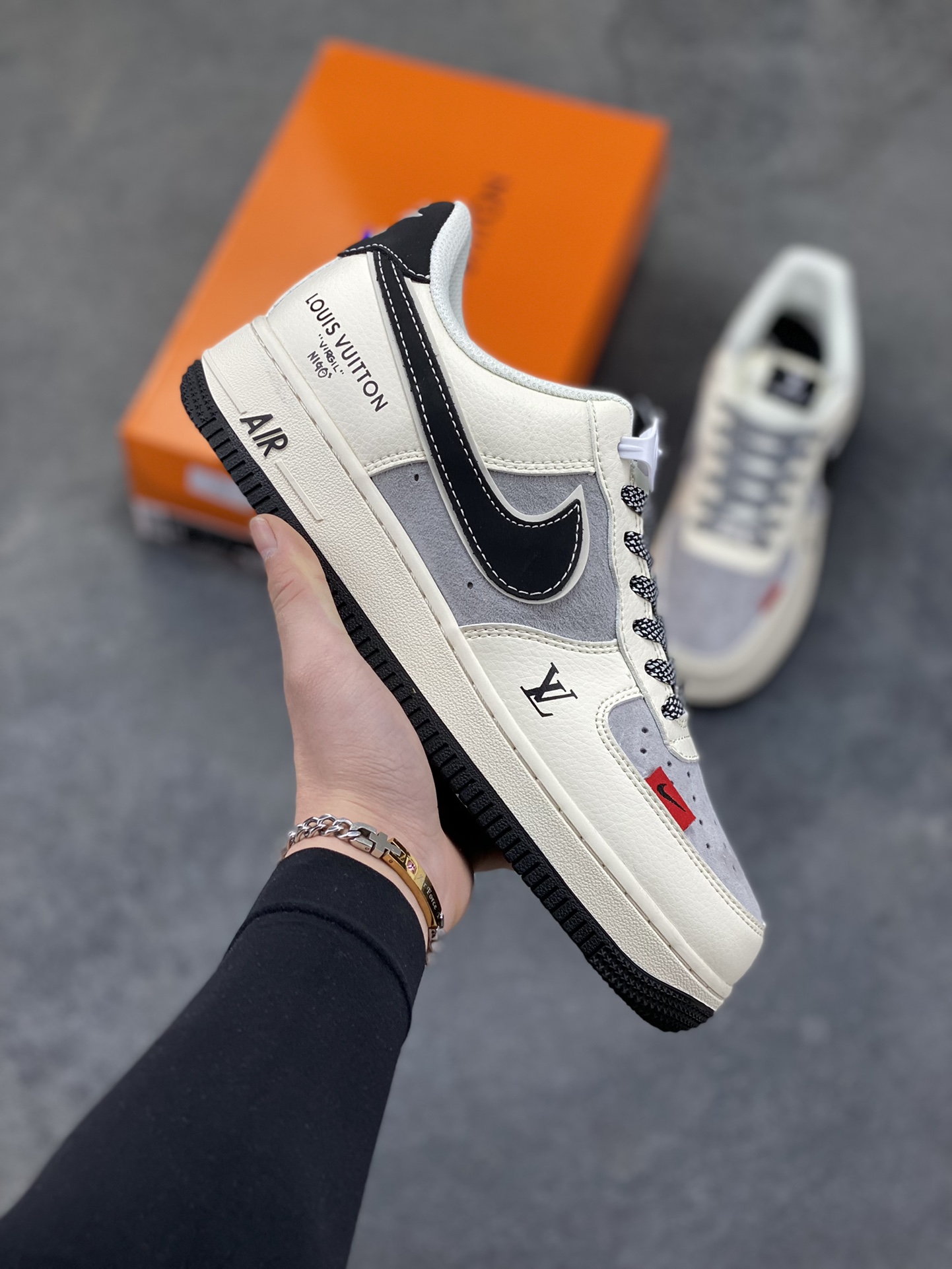 高端定制Nike Air Force 1 ‘07 Low “路易威登联名——黑灰麂皮” 高端定制 低帮休闲板鞋 定制鞋盒 大厂纯原品质出货 超高清洁度 皮料切割干净无任何毛边 细节完美 货号：XD9314-619 尺码：36 36.5 37.5 38 38.5 39 40 40.5 41 42 42.5 43 44 44.5 45-选品中心