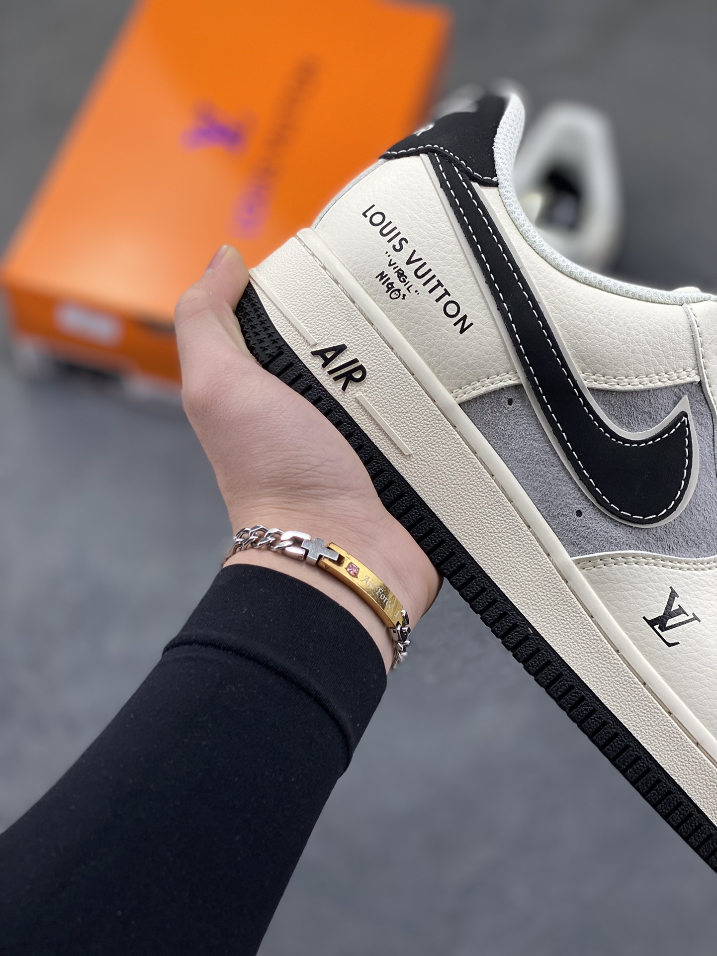 图片[6]-高端定制Nike Air Force 1 ‘07 Low “路易威登联名——黑灰麂皮” 高端定制 低帮休闲板鞋 定制鞋盒 大厂纯原品质出货 超高清洁度 皮料切割干净无任何毛边 细节完美 货号：XD9314-619 尺码：36 36.5 37.5 38 38.5 39 40 40.5 41 42 42.5 43 44 44.5 45-选品中心