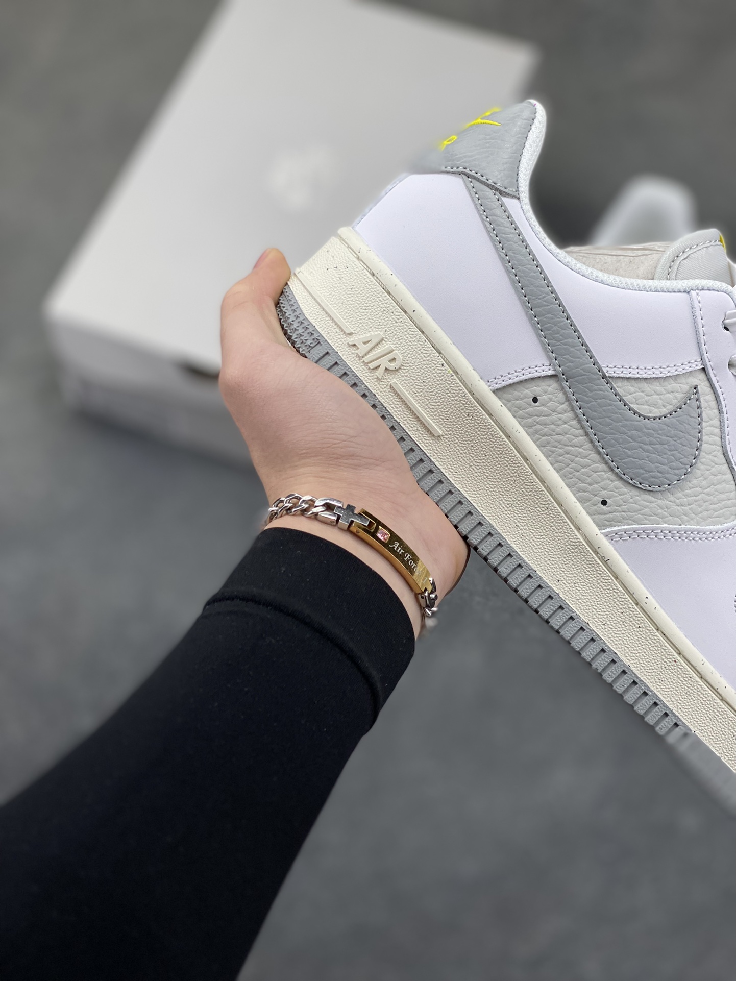 图片[6]-NIke Air Force 1 ‘07 Low 空军一号低帮 运动鞋 休闲鞋 折边针车 工艺难度大 原楦头原纸板 原装鞋盒 定制五金配件 内置全掌气垫 原厂鞋底 货号：FZ4620-100 尺码：36 36.5 37.5 38 38.5 39 40 40.5 41 42 42.5 43 44 44.5 45-选品中心