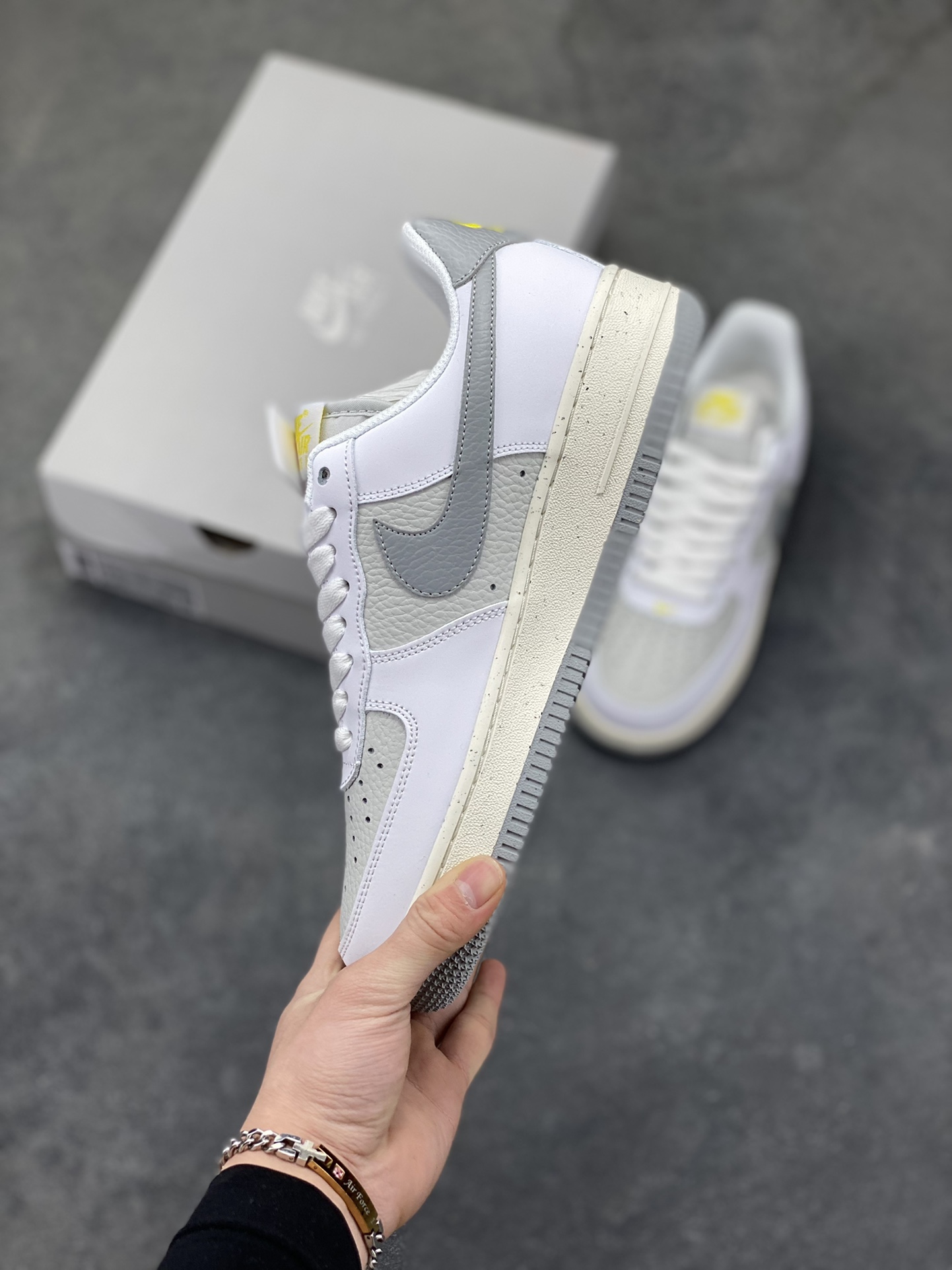 图片[3]-NIke Air Force 1 ‘07 Low 空军一号低帮 运动鞋 休闲鞋 折边针车 工艺难度大 原楦头原纸板 原装鞋盒 定制五金配件 内置全掌气垫 原厂鞋底 货号：FZ4620-100 尺码：36 36.5 37.5 38 38.5 39 40 40.5 41 42 42.5 43 44 44.5 45-选品中心