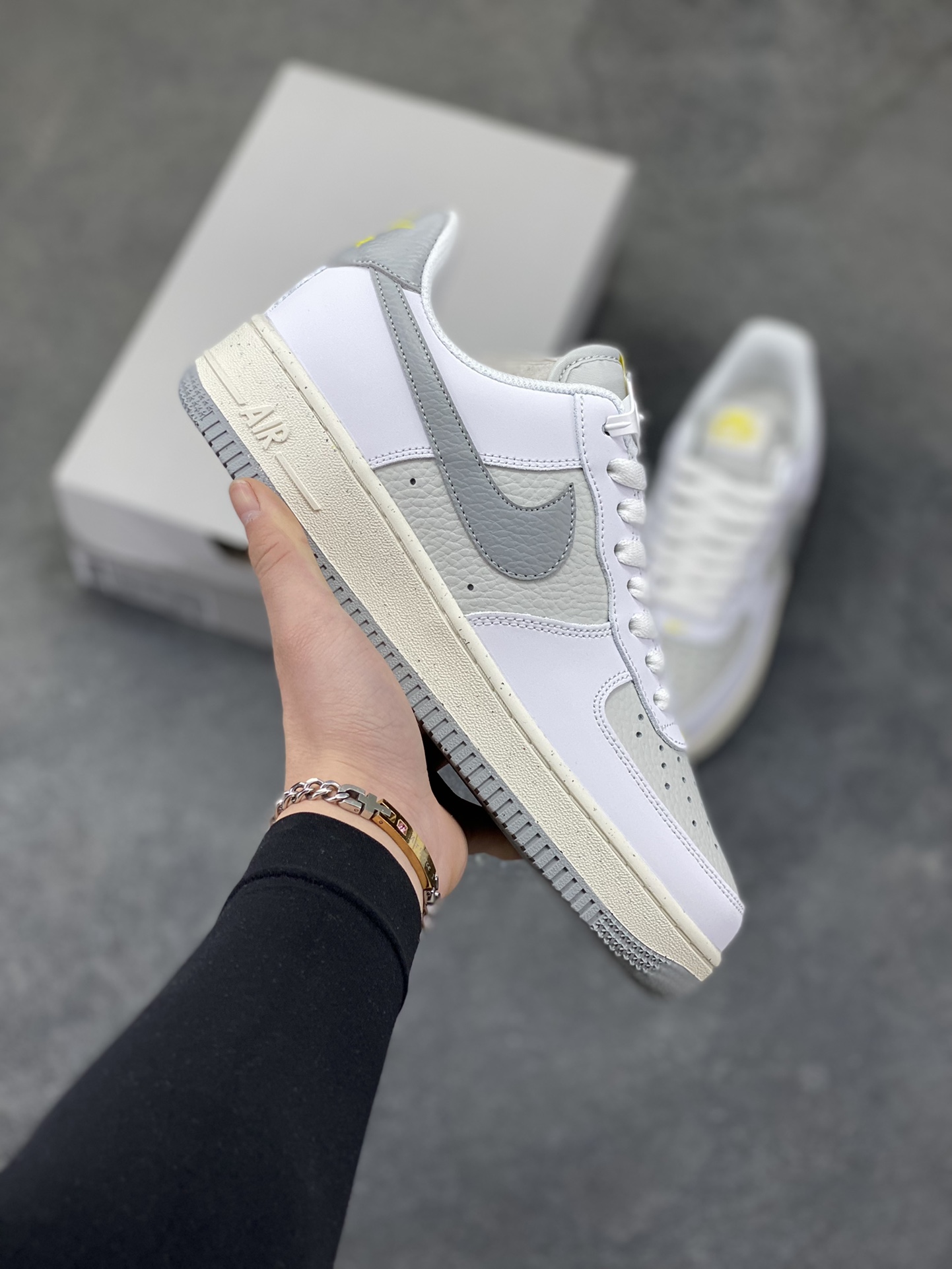 NIke Air Force 1 ‘07 Low 空军一号低帮 运动鞋 休闲鞋 折边针车 工艺难度大 原楦头原纸板 原装鞋盒 定制五金配件 内置全掌气垫 原厂鞋底 货号：FZ4620-100 尺码：36 36.5 37.5 38 38.5 39 40 40.5 41 42 42.5 43 44 44.5 45-选品中心