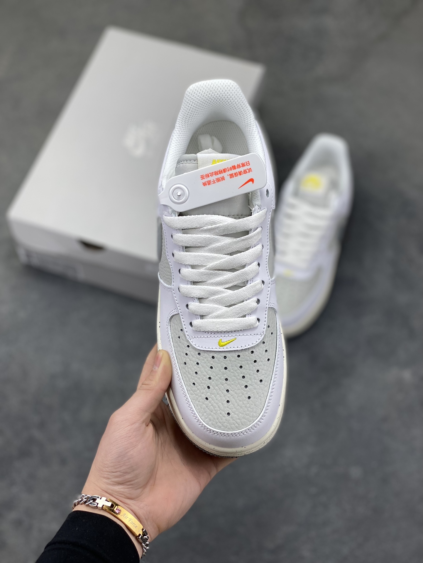 图片[2]-NIke Air Force 1 ‘07 Low 空军一号低帮 运动鞋 休闲鞋 折边针车 工艺难度大 原楦头原纸板 原装鞋盒 定制五金配件 内置全掌气垫 原厂鞋底 货号：FZ4620-100 尺码：36 36.5 37.5 38 38.5 39 40 40.5 41 42 42.5 43 44 44.5 45-选品中心