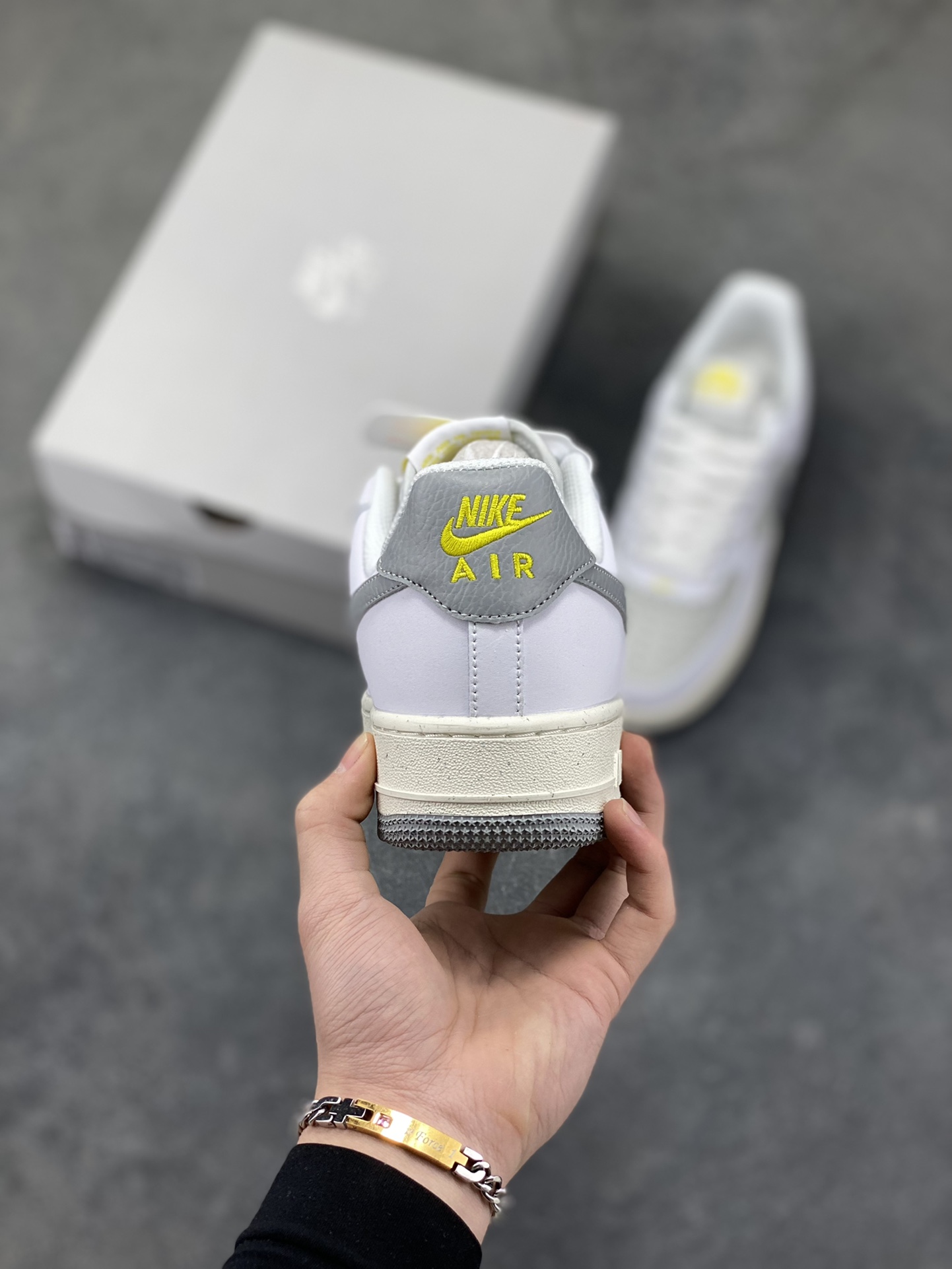 图片[4]-NIke Air Force 1 ‘07 Low 空军一号低帮 运动鞋 休闲鞋 折边针车 工艺难度大 原楦头原纸板 原装鞋盒 定制五金配件 内置全掌气垫 原厂鞋底 货号：FZ4620-100 尺码：36 36.5 37.5 38 38.5 39 40 40.5 41 42 42.5 43 44 44.5 45-选品中心