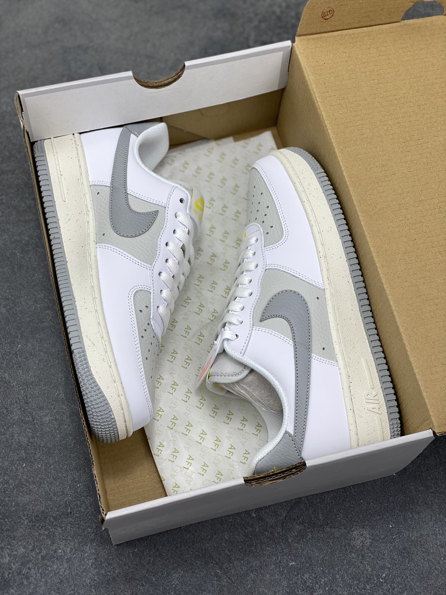 图片[9]-NIke Air Force 1 ‘07 Low 空军一号低帮 运动鞋 休闲鞋 折边针车 工艺难度大 原楦头原纸板 原装鞋盒 定制五金配件 内置全掌气垫 原厂鞋底 货号：FZ4620-100 尺码：36 36.5 37.5 38 38.5 39 40 40.5 41 42 42.5 43 44 44.5 45-选品中心