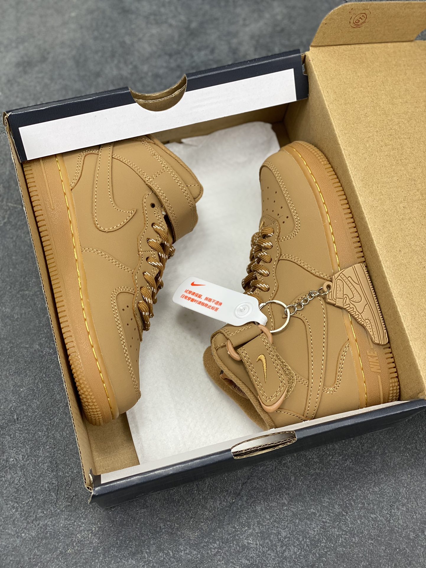 图片[9]-福利特价 Nike AIR FORCE 1 LE (PS)空军一号低帮百搭休闲运动板鞋。柔软、弹性十足的缓震性能和出色的中底设计，横跨复古与现代的外型结合，造就出风靡全球三十多年的Force 1。 货号：DJ9158-200 尺码：25 26 27.5 28 29.5 30 31 32 33.5 34 35-选品中心