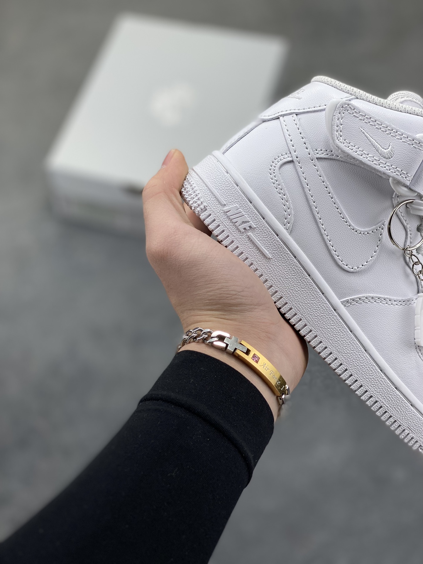 图片[6]-福利特价 Nike AIR FORCE 1 LE (PS)空军一号低帮百搭休闲运动板鞋。柔软、弹性十足的缓震性能和出色的中底设计，横跨复古与现代的外型结合，造就出风靡全球三十多年的Force 1。 货号：315123-111 尺码：25 26 27.5 28 29.5 30 31 32 33.5 34 35-选品中心
