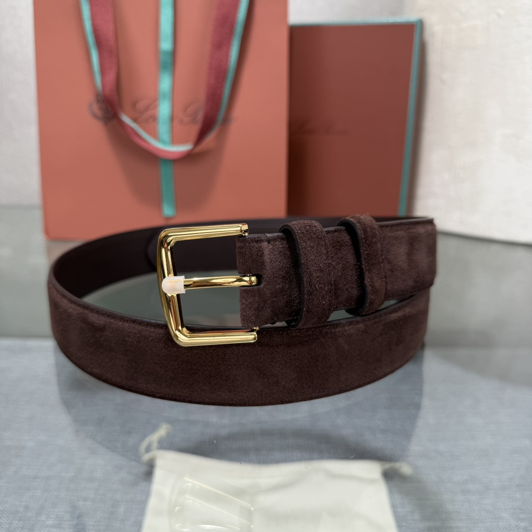 三个扣头颜色，金。白。枪。诺悠翩雅新款男士经典休闲皮带，采用柔软的Alsavel小牛皮制成，黄铜金属扣环