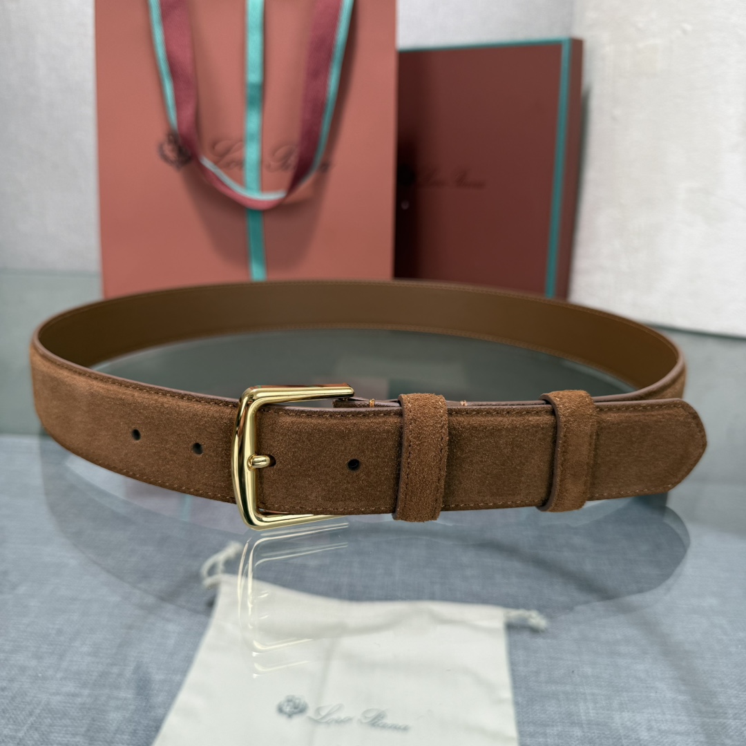 三个扣头颜色，金。白。枪。诺悠翩雅新款男士经典休闲皮带，采用柔软的Alsavel小牛皮制成，黄铜金属扣环