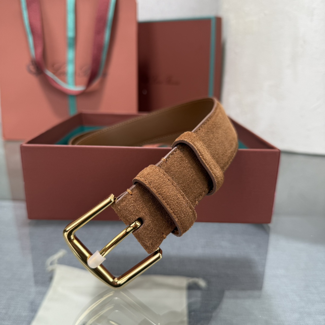 三个扣头颜色，金。白。枪。诺悠翩雅新款男士经典休闲皮带，采用柔软的Alsavel小牛皮制成，黄铜金属扣环