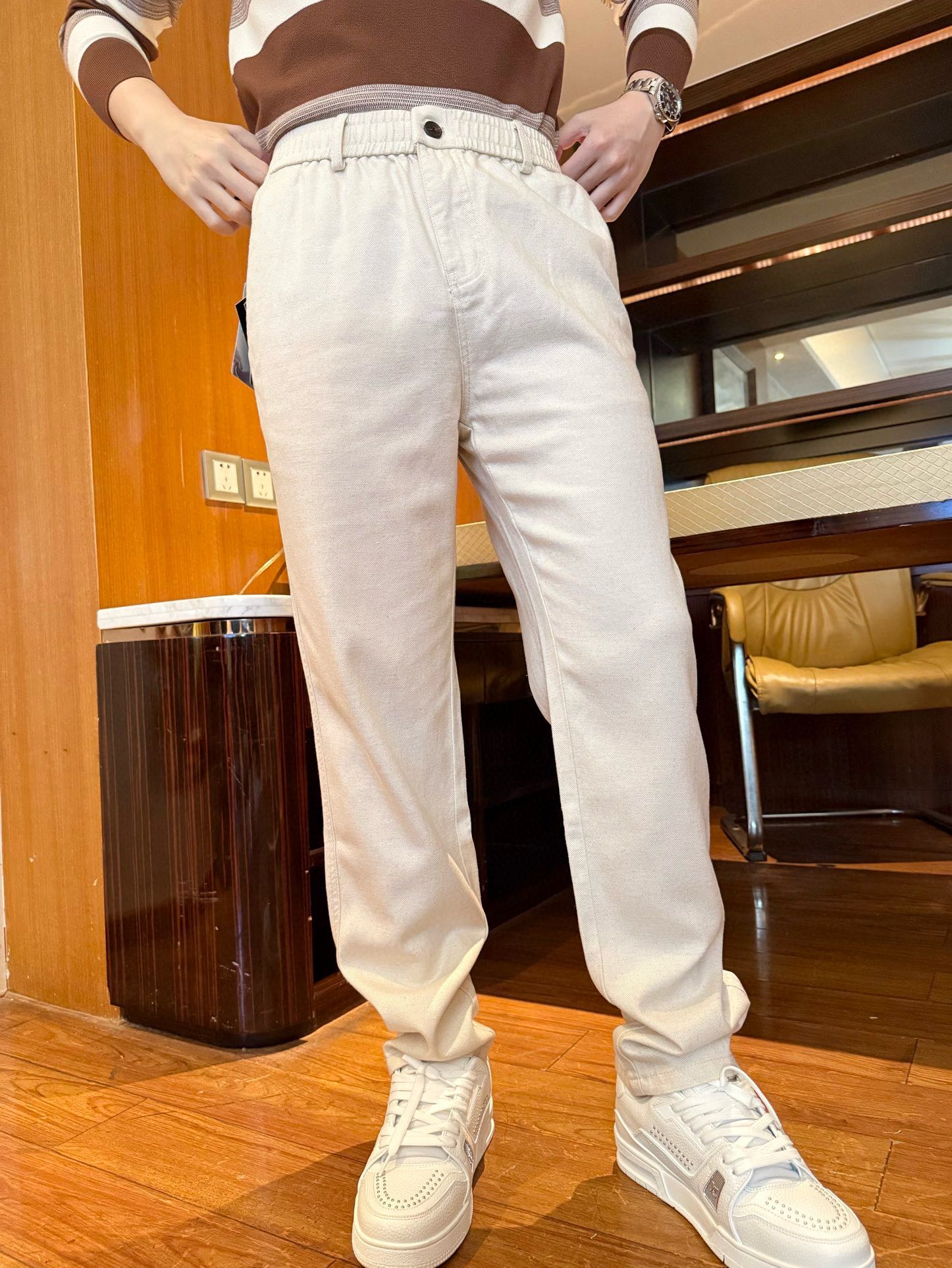 NO:686051,LP-2025 new casual pants!  It is made of soft and skin-friendly linen fabric, which has both drape and stiffness; the straight version modifies the leg shape and accommodates various body types. The elastic waist + drawstring design not only ensures the fit of the waist, but also adds a casual and casual feel. The single-button placket detail enhances sophistication.  .Black classic and versatile, easy to create a variety of styles. The elastic waist design makes daily activities unrestricted, taking into account comfort and practicality. Size M-XXXL (model 180/140 wears L, comes with Hong Kong Lane Crawford gift box packaging),,loro  piana,19860909LP-2025新款休闲裤！采用柔软亲肤的亚麻面料,兼具垂坠感与挺括度；直筒版型修饰腿型,包容各种身材,松紧腰+抽绳设计,既保证了腰部的贴合度,又增添了随性休闲感,单扣门襟细节提升精致度.黑色经典百搭,轻松打造多元风格.松紧腰设计让日常活动无束缚感,兼顾舒适与实用性.码数M-XXXL（模特180/140穿L,配香港连卡佛礼盒包装),,loro piana,,Men's clothing