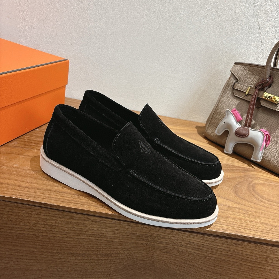 Alternative view of Sneakers 10850