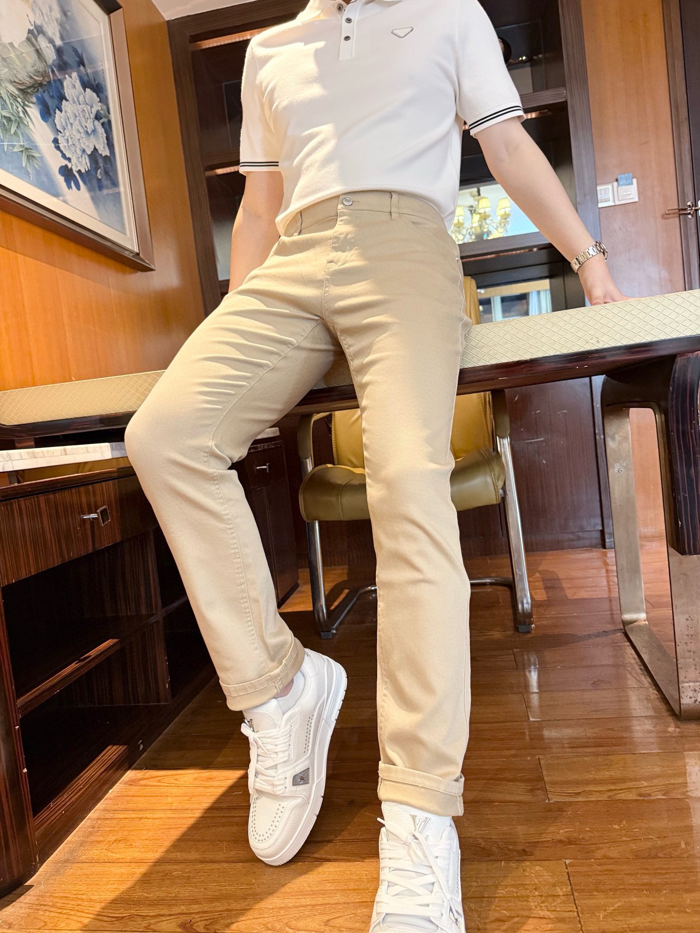 NO:684285,Burberry - 2025 latest casual pants shipped from counters, hot-selling items in European and American counters!  Selected Italian imported fine cotton + recycled fiber fabrics with a straight slim design, custom buttons and the Pegasus logo on the back pocket highlight the taste. It is definitely a business and casual boutique. Size 29-38 (model 180/140 wears 33, comes with Hong Kong Lane Crawford gift box packaging),, burberry,19860909巴宝莉-2025专柜最新款休闲裤出货 欧美专柜热销单品！精选意大利进口精棉+再生纤维面料搭配直筒修身设计,定制纽扣和后袋上的飞马标志彰显品味 绝对是商务休闲精品.码数29-38（模特180/140穿33,配香港连卡佛礼盒包装）,,burberry,,Men's clothing