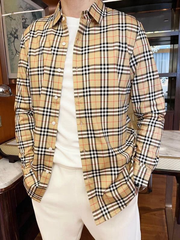 NO:684295,Burberry - 2025 latest hot-selling shirts in khaki are shipped from the counters. Hot-selling items in European and American counters!  Selected Tencel + recycled fibers imported from Italy are matched with the latest design. The classic contrasting check pattern shows the British style. It is an absolute business and casual boutique. Size 48-56 (model 173/130 wears 48, comes with Hong Kong Lane Crawford gift box packaging),,19860909博柏利-2025专柜最新爆款衬衣卡其色出货 欧美专柜热销单品！精选意大利进口天丝+再生纤维搭配最新的设计,经典撞色格纹相当彰显英伦风范 绝对的商务休闲精品.码数48-56（模特173/130穿48、配香港连卡佛礼盒包装）,,,Men's clothing