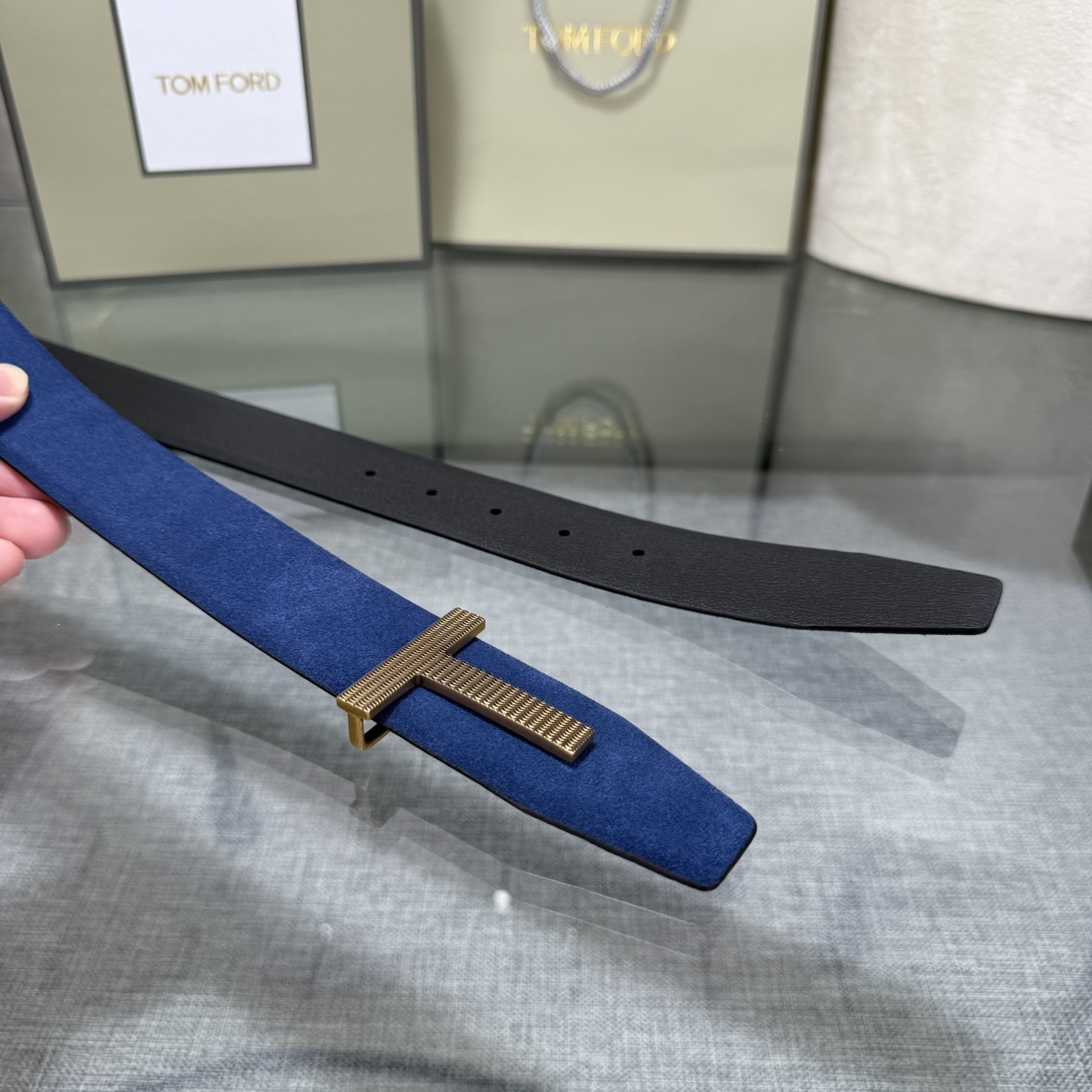 汤姆福特最新网红爆款双面头层牛皮专柜同步3.8宽新款上市了，原版牛皮，搭配铜扣，优雅，大方用的方便。谢谢
