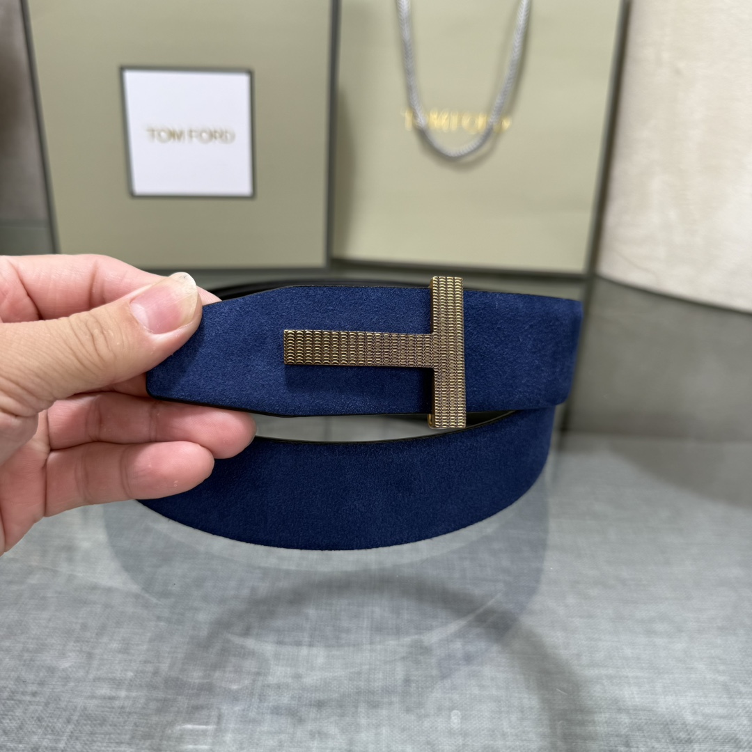 汤姆福特最新网红爆款双面头层牛皮专柜同步3.8宽新款上市了，原版牛皮，搭配铜扣，优雅，大方用的方便。谢谢