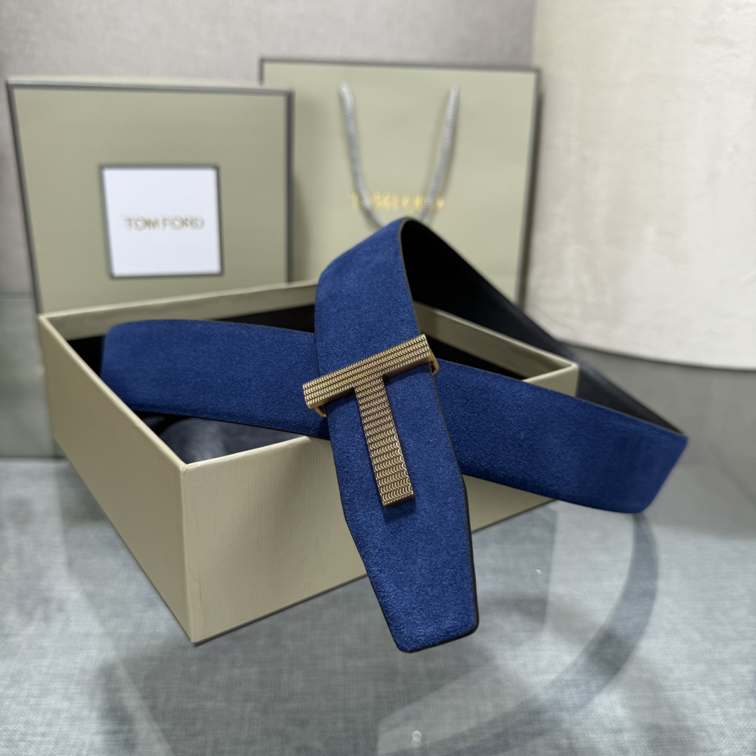 汤姆福特最新网红爆款双面头层牛皮专柜同步3.8宽新款上市了，原版牛皮，搭配铜扣，优雅，大方用的方便。谢谢