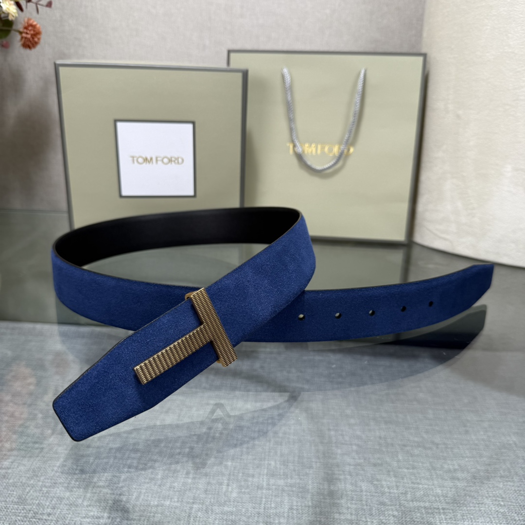 汤姆福特最新网红爆款双面头层牛皮专柜同步3.8宽新款上市了，原版牛皮，搭配铜扣，优雅，大方用的方便。谢谢