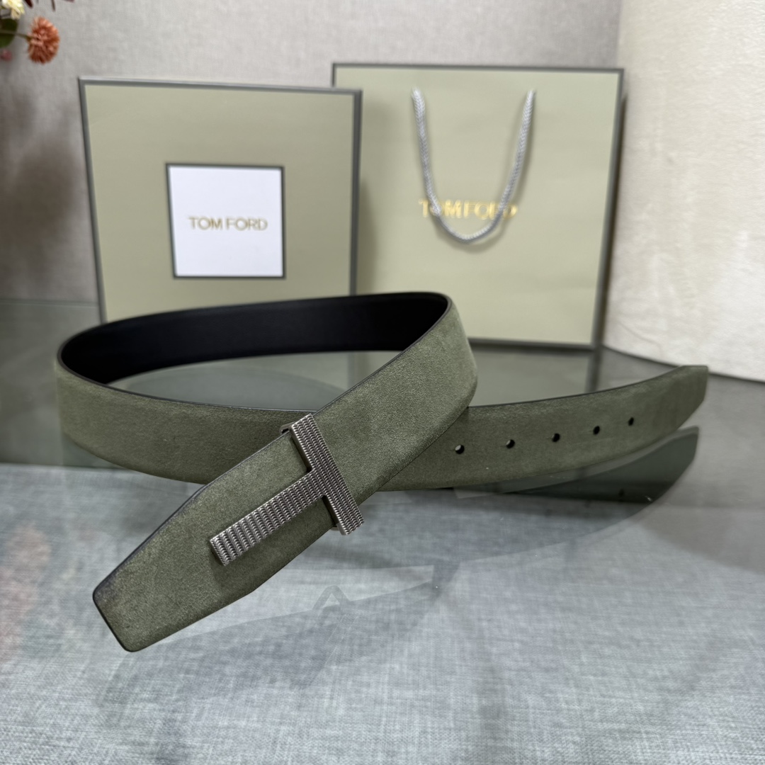 汤姆福特最新网红爆款双面头层牛皮专柜同步3.8宽新款上市了，原版牛皮，搭配铜扣，优雅，大方用的方便。谢谢