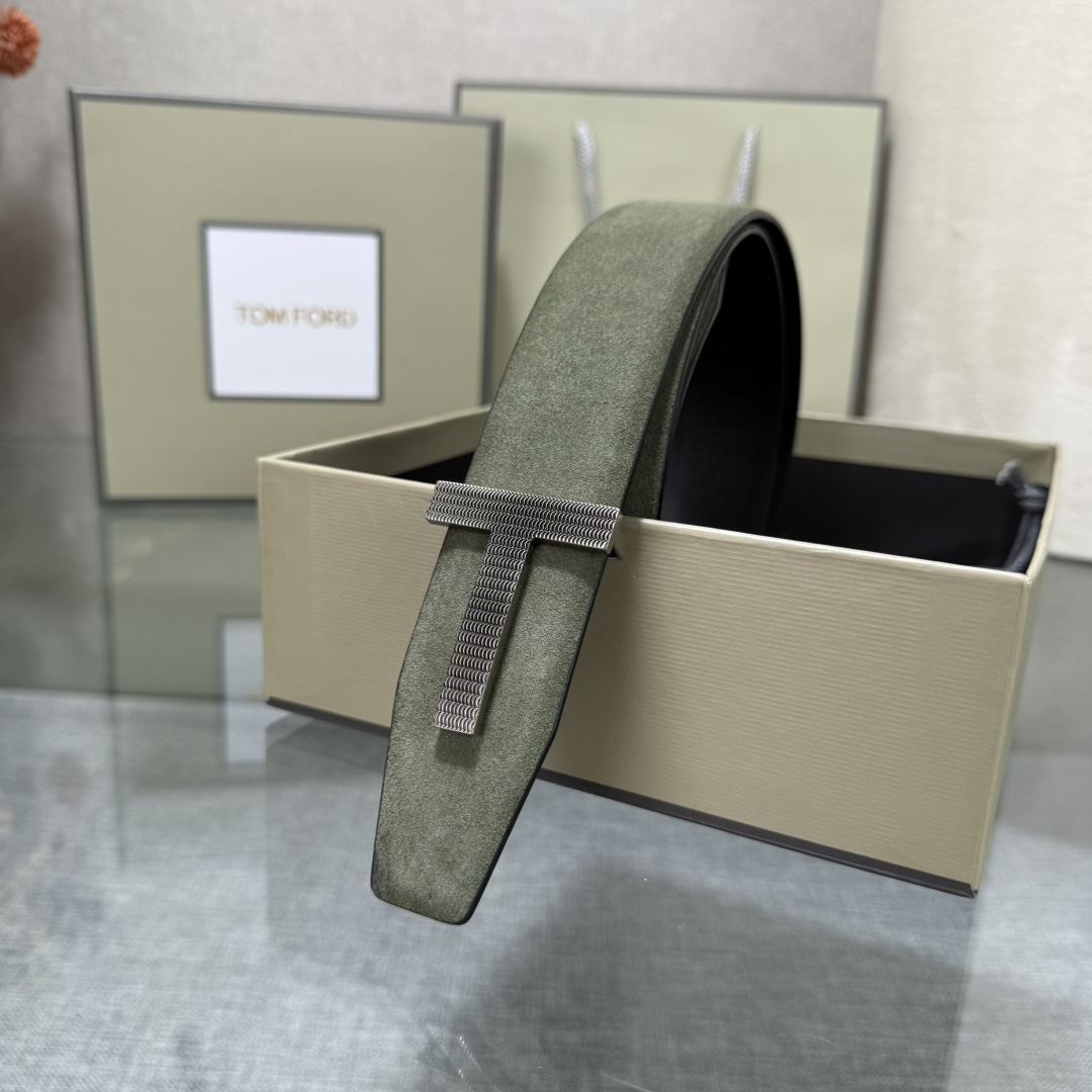 汤姆福特最新网红爆款双面头层牛皮专柜同步3.8宽新款上市了，原版牛皮，搭配铜扣，优雅，大方用的方便。谢谢