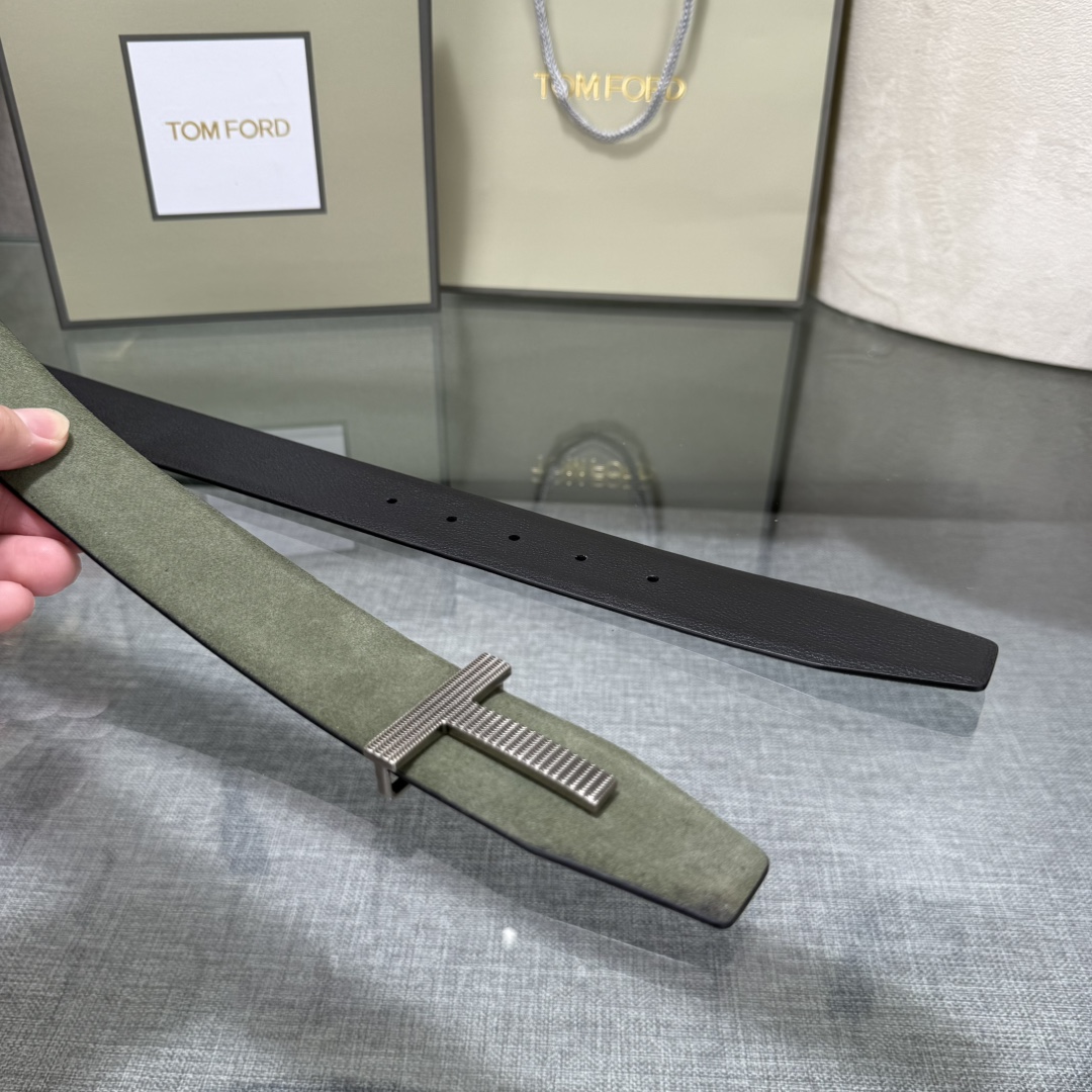 汤姆福特最新网红爆款双面头层牛皮专柜同步3.8宽新款上市了，原版牛皮，搭配铜扣，优雅，大方用的方便。谢谢