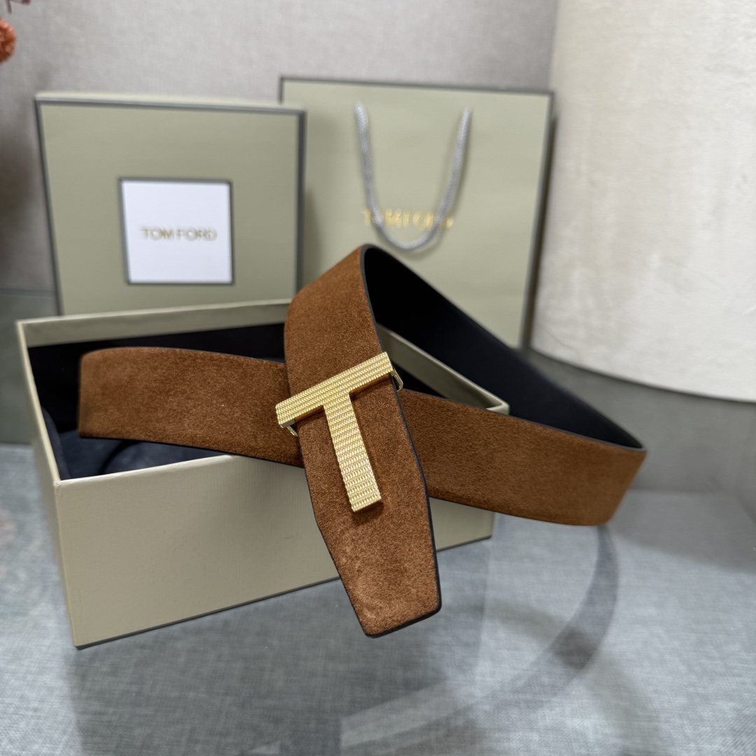 汤姆福特最新网红爆款双面头层牛皮专柜同步3.8宽新款上市了，原版牛皮，搭配铜扣，优雅，大方用的方便。谢谢