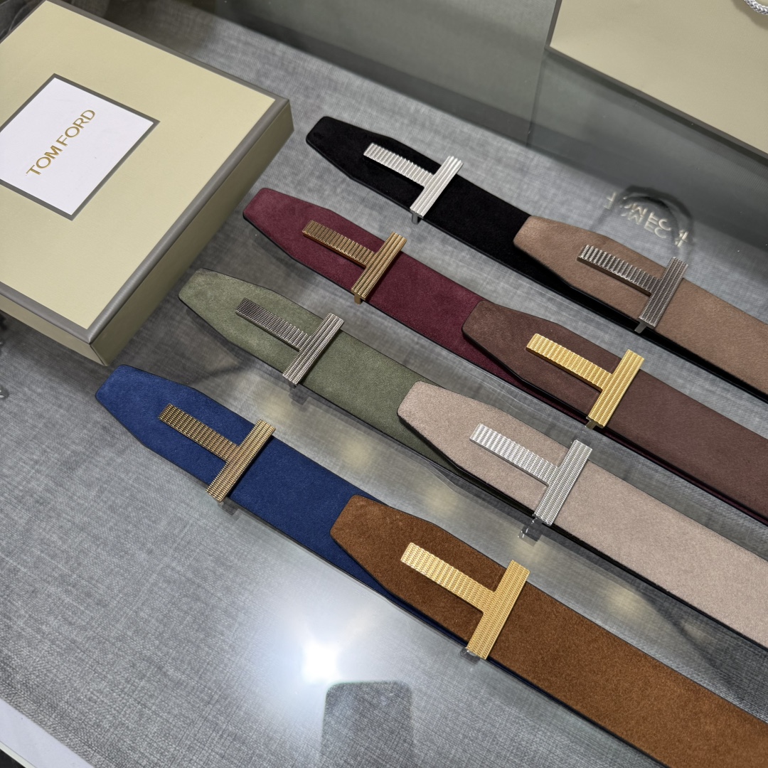 汤姆福特最新网红爆款双面头层牛皮专柜同步3.8宽新款上市了，原版牛皮，搭配铜扣，优雅，大方用的方便。谢谢