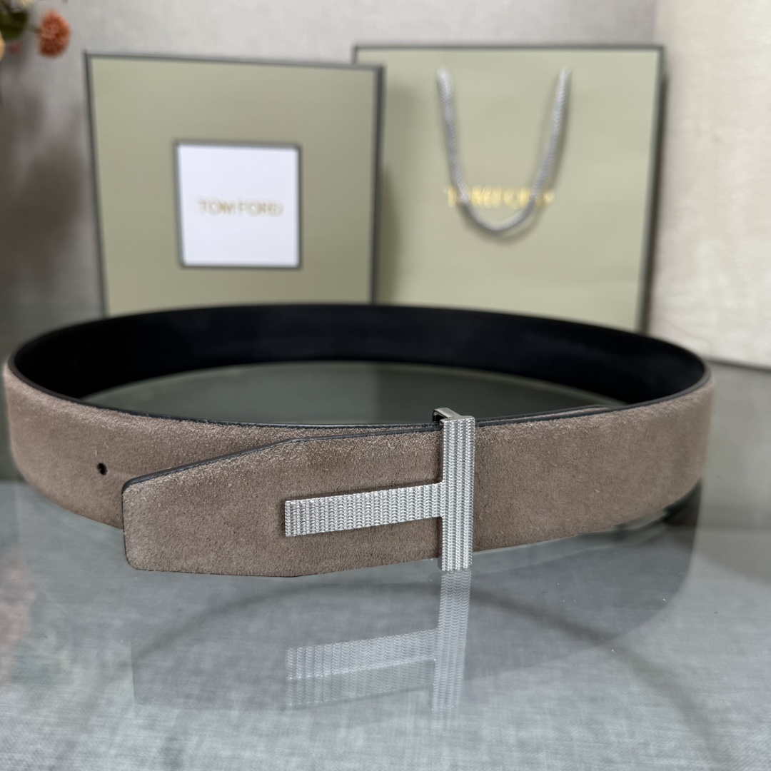 汤姆福特最新网红爆款双面头层牛皮专柜同步3.8宽新款上市了，原版牛皮，搭配铜扣，优雅，大方用的方便。谢谢