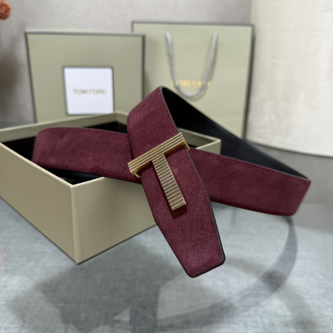 汤姆福特最新网红爆款双面头层牛皮专柜同步3.8宽新款上市了，原版牛皮，搭配铜扣，优雅，大方用的方便。谢谢