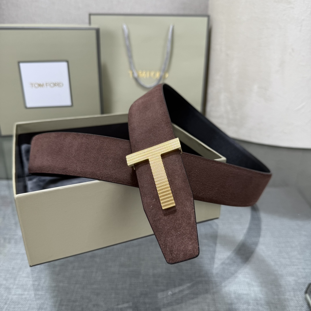 汤姆福特最新网红爆款双面头层牛皮专柜同步3.8宽新款上市了，原版牛皮，搭配铜扣，优雅，大方用的方便。谢谢