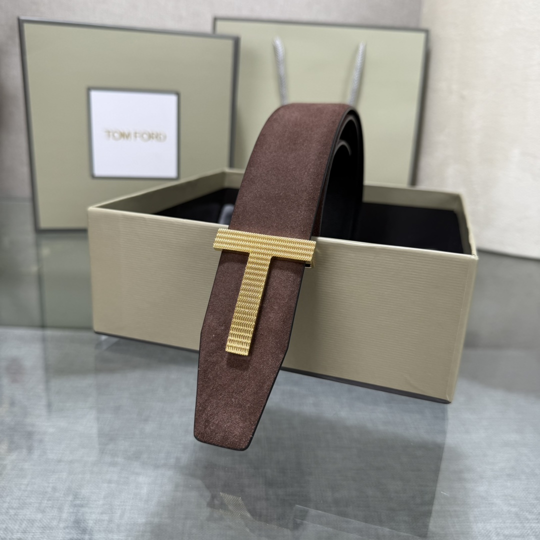 汤姆福特最新网红爆款双面头层牛皮专柜同步3.8宽新款上市了，原版牛皮，搭配铜扣，优雅，大方用的方便。谢谢