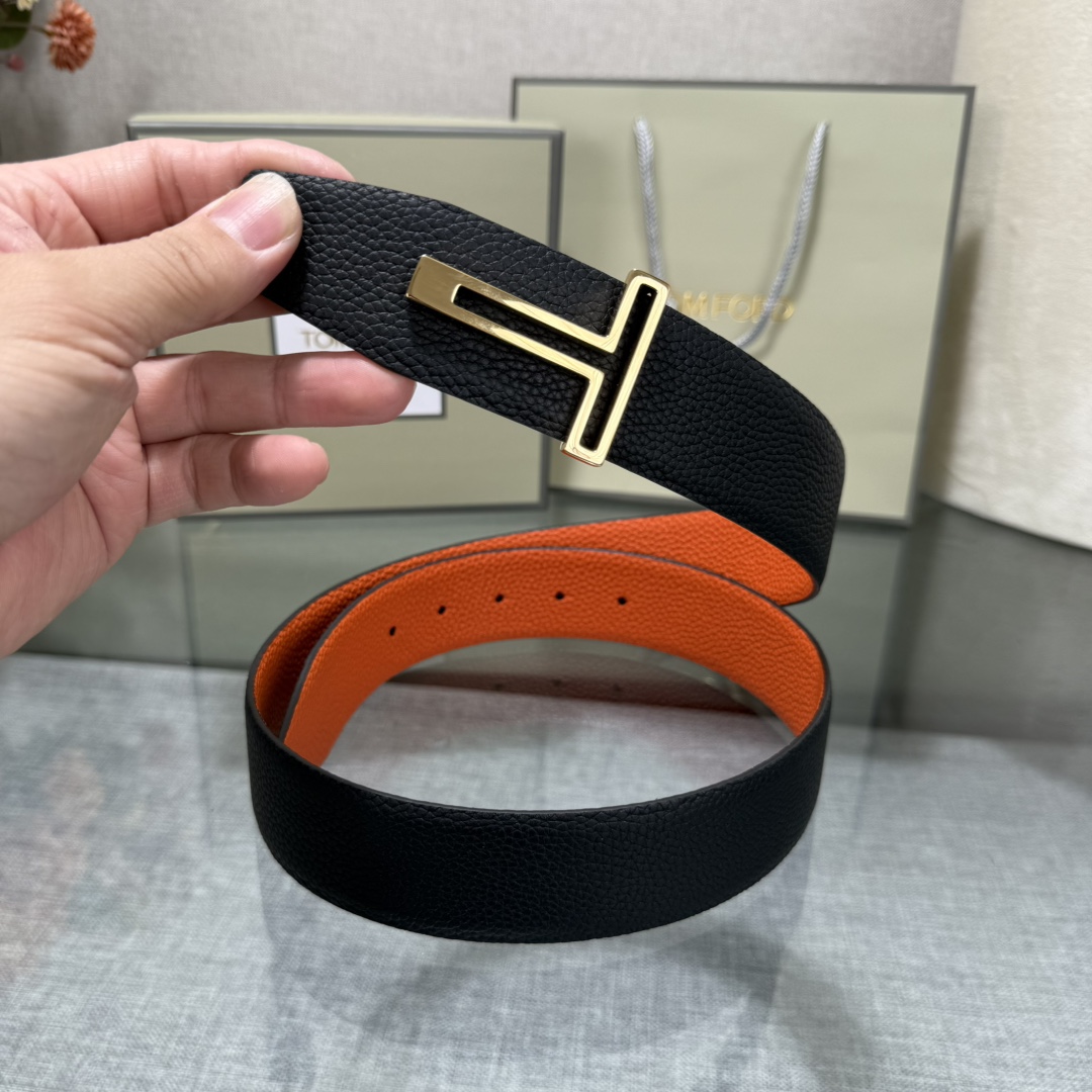 汤姆福特最新网红爆款双面头层牛皮专柜同步3.8宽新款上市了，原版牛皮，搭配铜扣，优雅，大方用的方便。谢谢