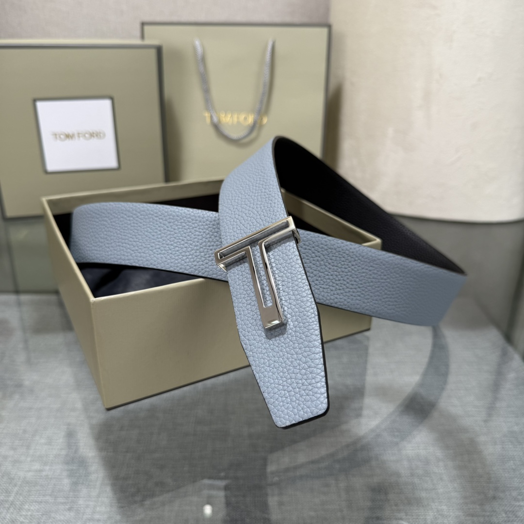 汤姆福特最新网红爆款双面头层牛皮专柜同步3.8宽新款上市了，原版牛皮，搭配铜扣，优雅，大方用的方便。谢谢