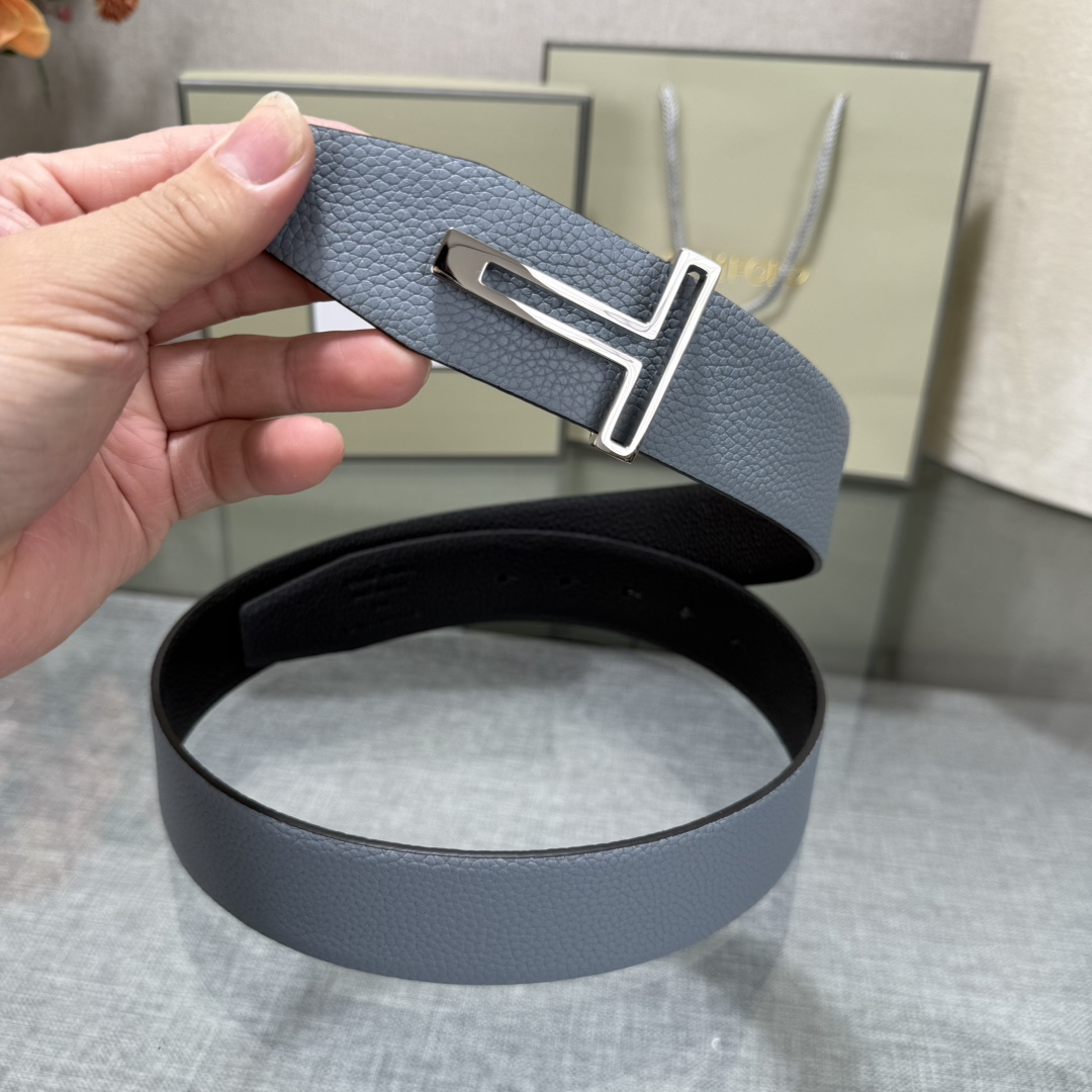 汤姆福特最新网红爆款双面头层牛皮专柜同步3.8宽新款上市了，原版牛皮，搭配铜扣，优雅，大方用的方便。谢谢