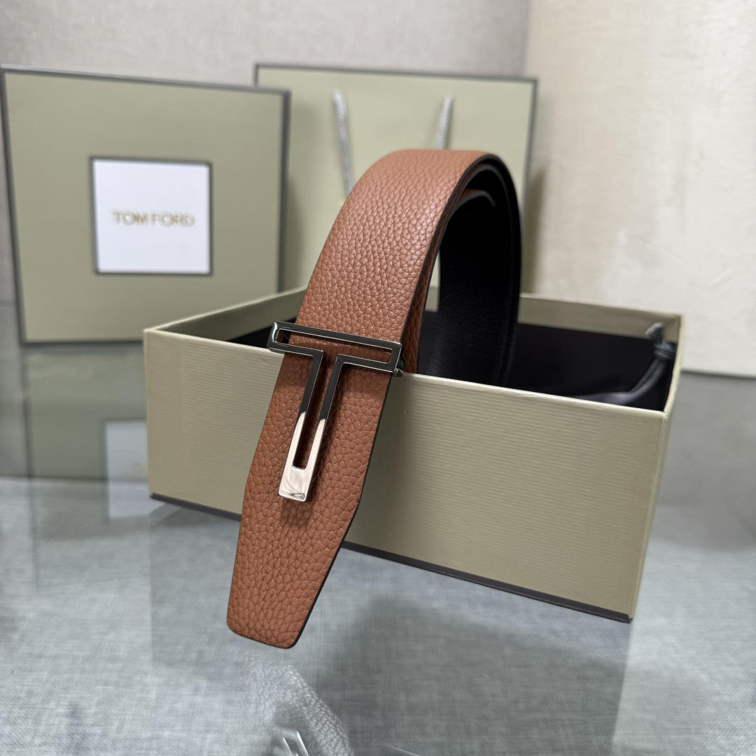 汤姆福特最新网红爆款双面头层牛皮专柜同步3.8宽新款上市了，原版牛皮，搭配铜扣，优雅，大方用的方便。谢谢