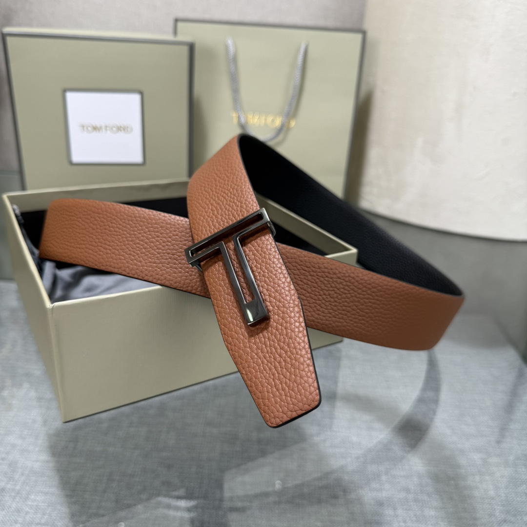 汤姆福特最新网红爆款双面头层牛皮专柜同步3.8宽新款上市了，原版牛皮，搭配铜扣，优雅，大方用的方便。谢谢