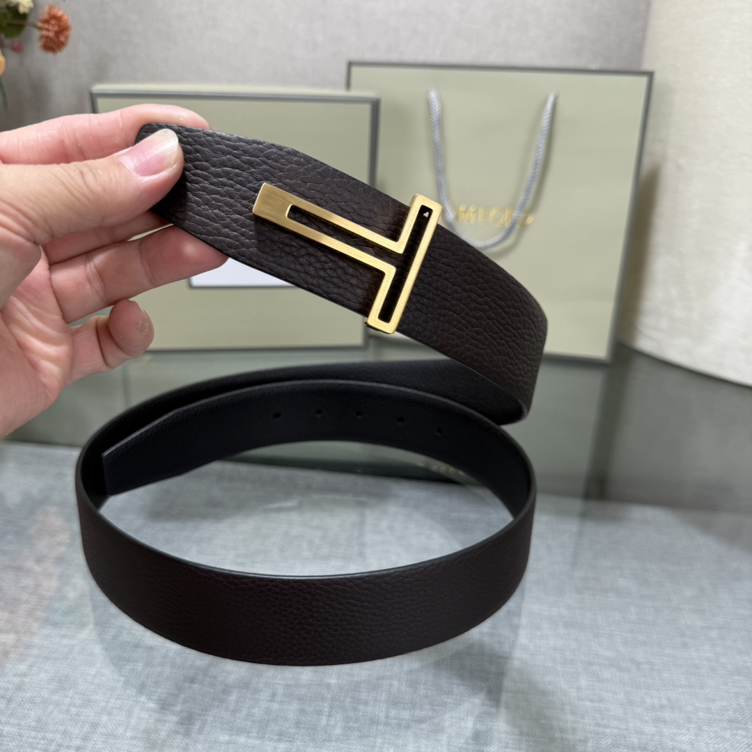 汤姆福特最新网红爆款双面头层牛皮专柜同步3.8宽新款上市了，原版牛皮，搭配铜扣，优雅，大方用的方便。谢谢