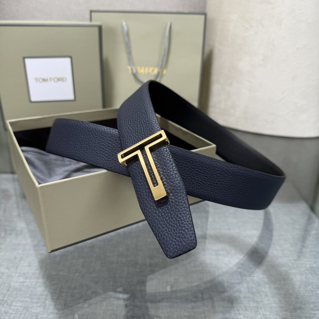 汤姆福特最新网红爆款双面头层牛皮专柜同步3.8宽新款上市了，原版牛皮，搭配铜扣，优雅，大方用的方便。谢谢