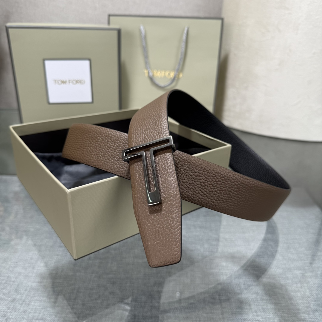 汤姆福特最新网红爆款双面头层牛皮专柜同步3.8宽新款上市了，原版牛皮，搭配铜扣，优雅，大方用的方便。谢谢