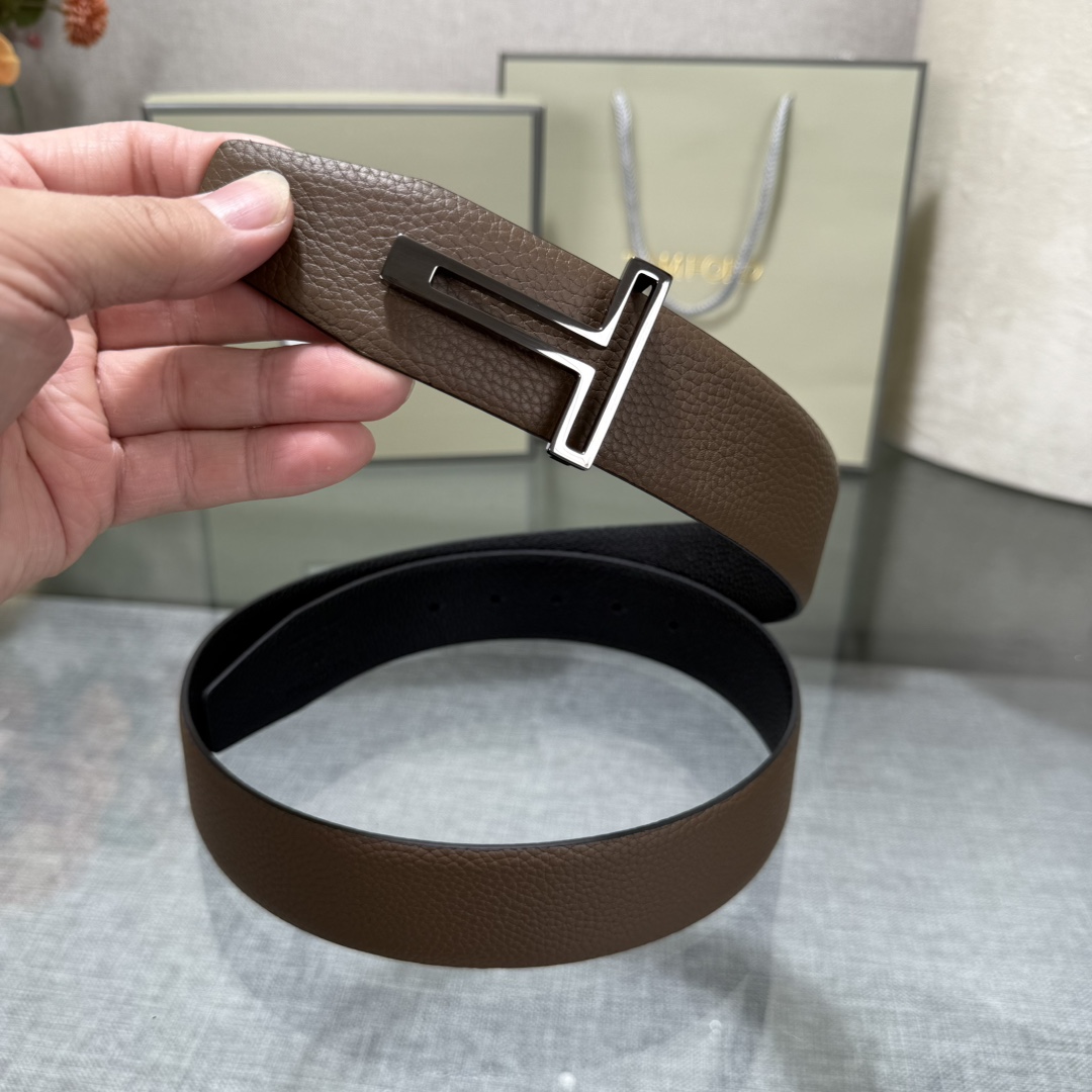 汤姆福特最新网红爆款双面头层牛皮专柜同步3.8宽新款上市了，原版牛皮，搭配铜扣，优雅，大方用的方便。谢谢